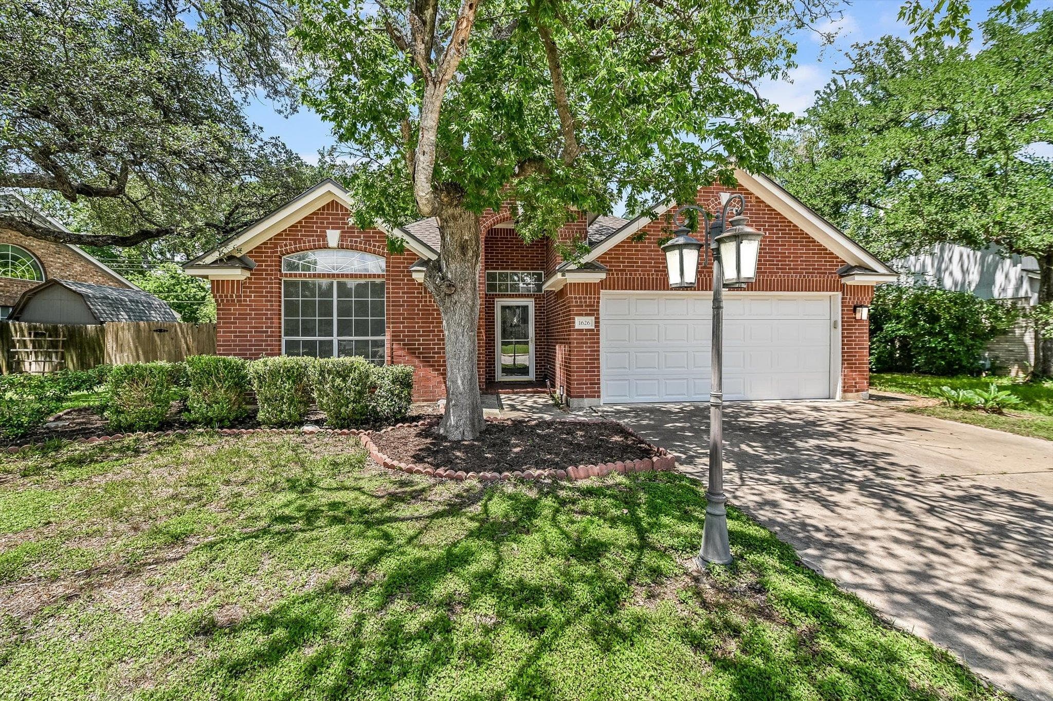 1626 WOODS Blvd