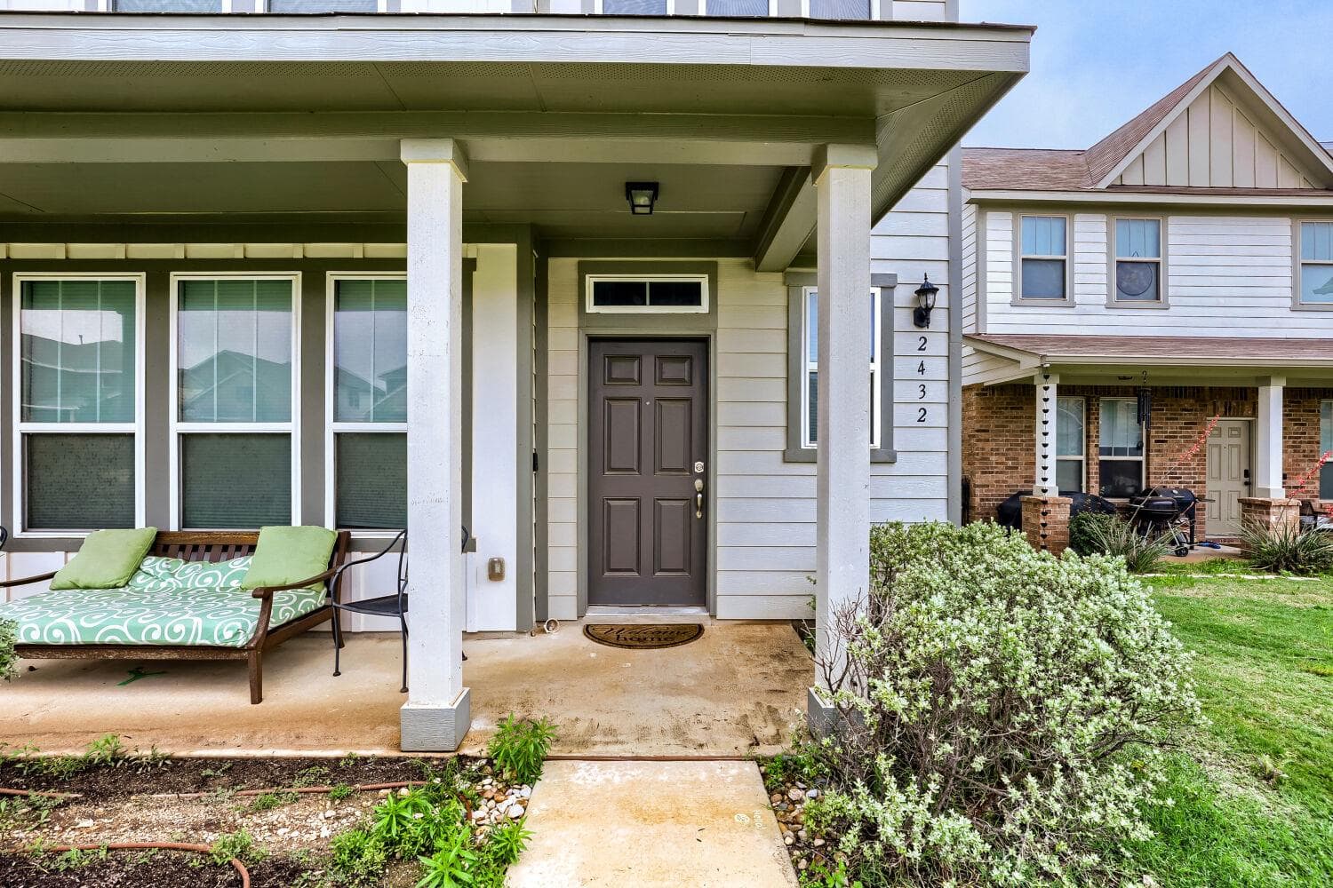 2432 Berryville Ln