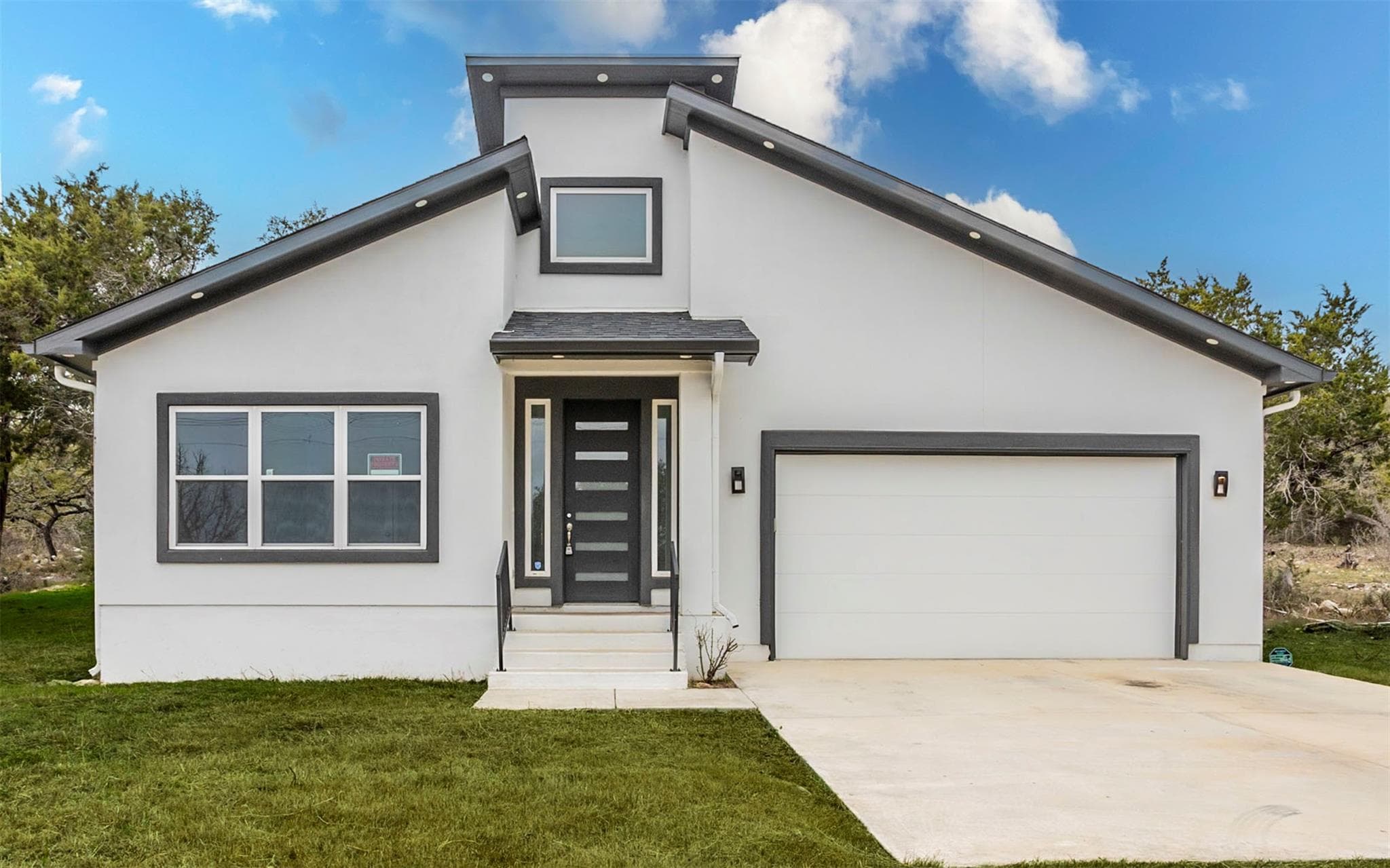 2718 Leslie Ln