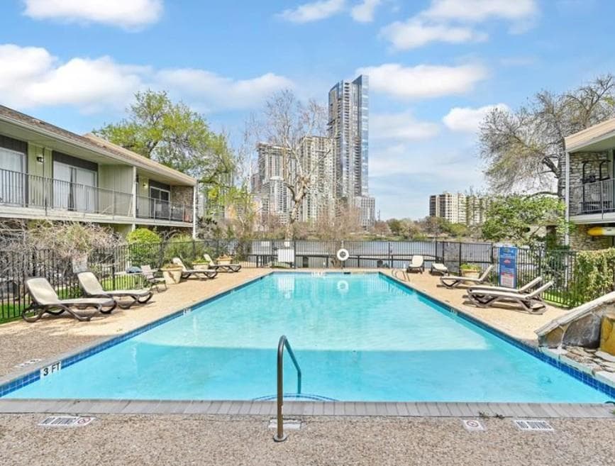 500 E Riverside Dr #242