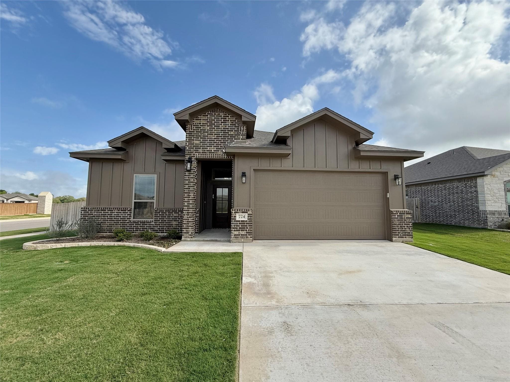 724 Eagle Crest Dr