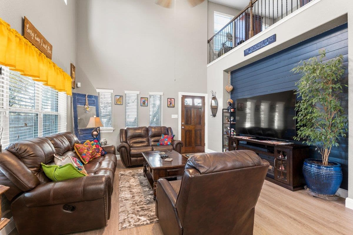 2304 S Lakeline Blvd #401