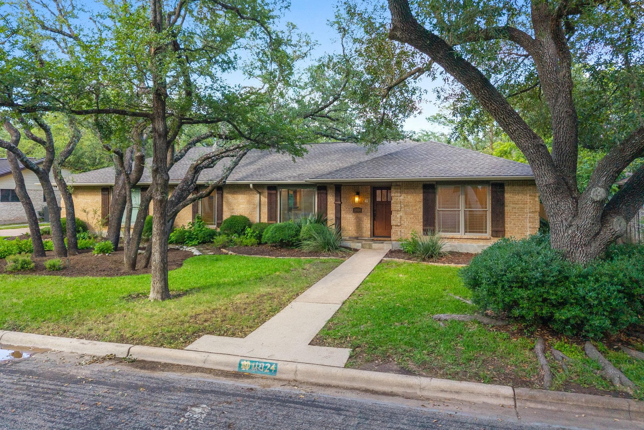 11924 Brookwood Cir