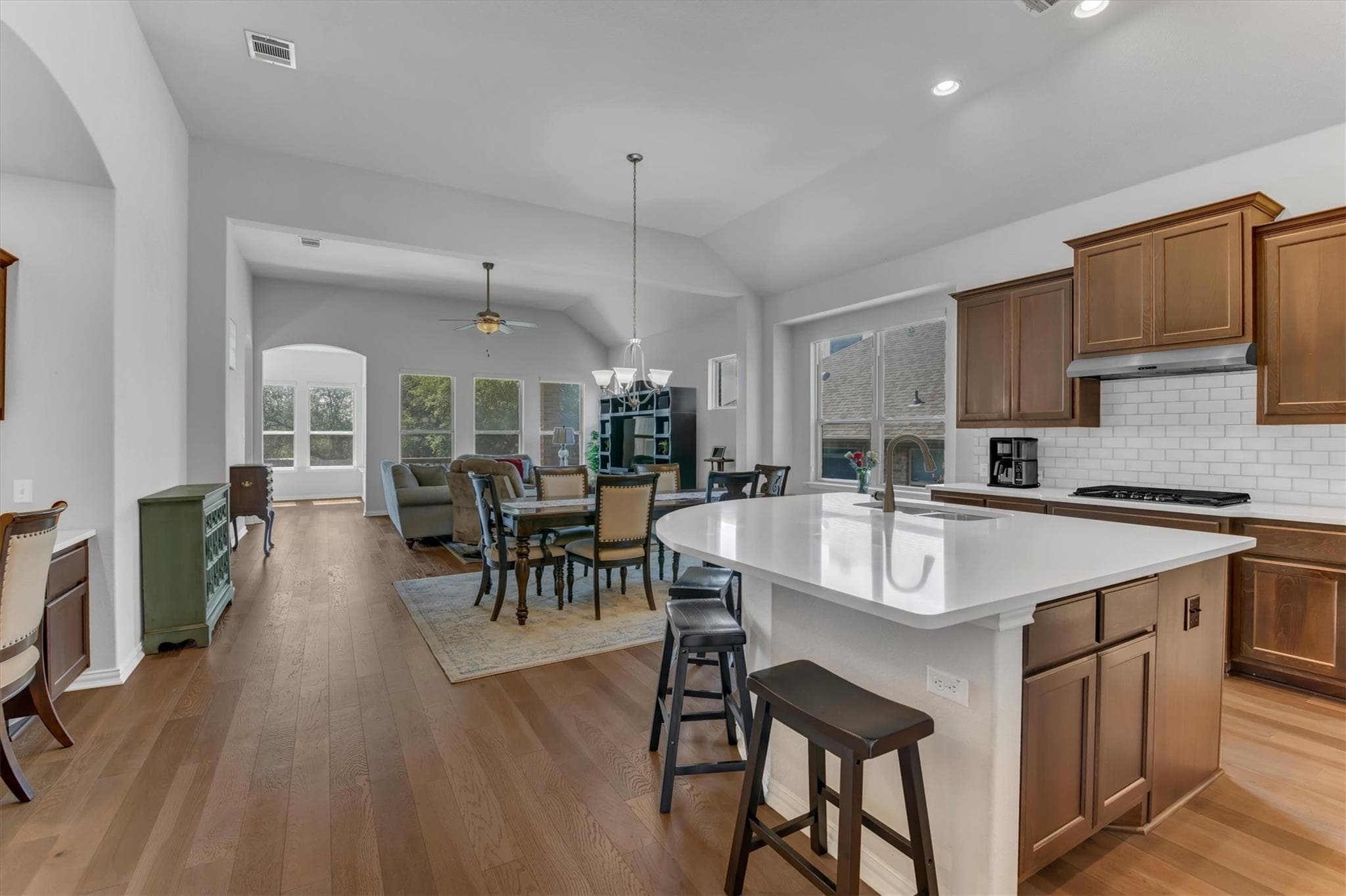 902 Catalina Ln