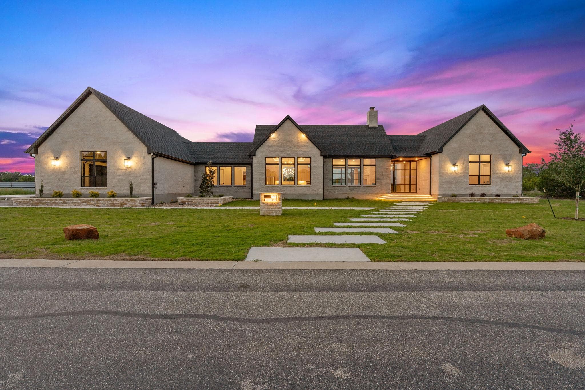 501 Rawhide Ln