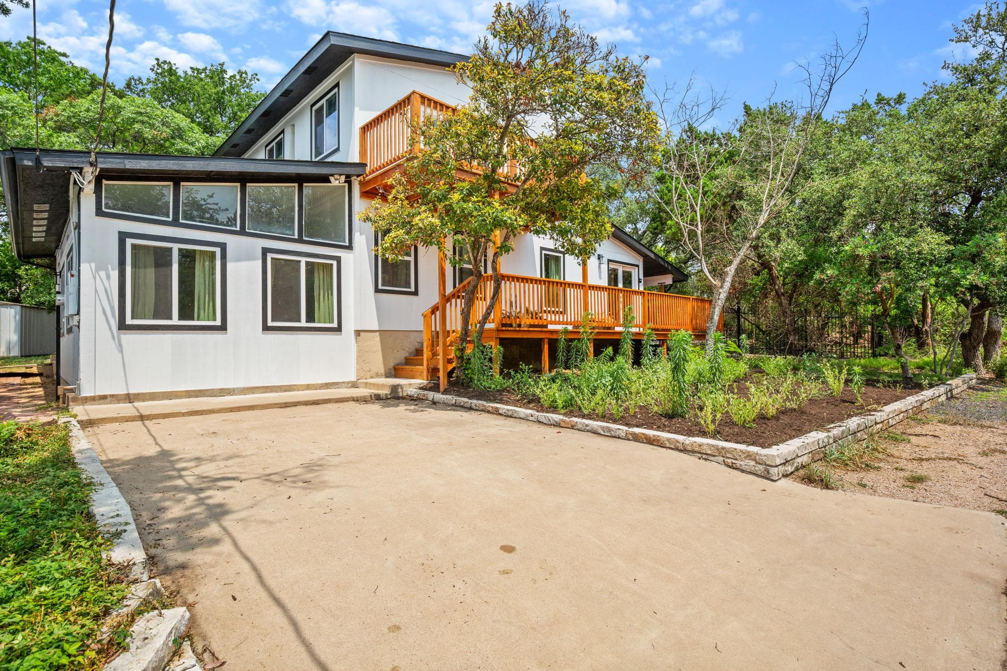 3904 Highland Dr