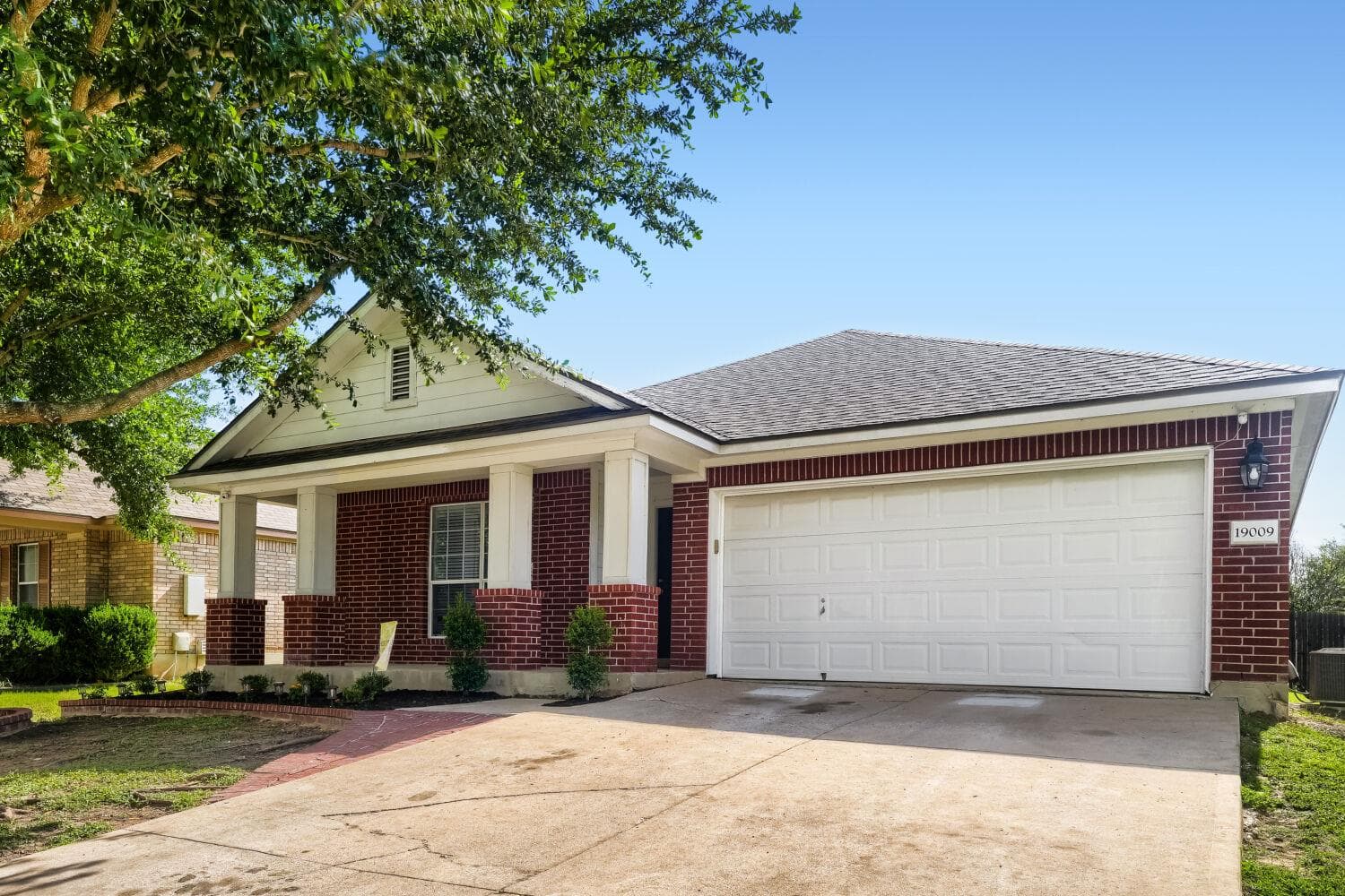 19009 Leigh Ln