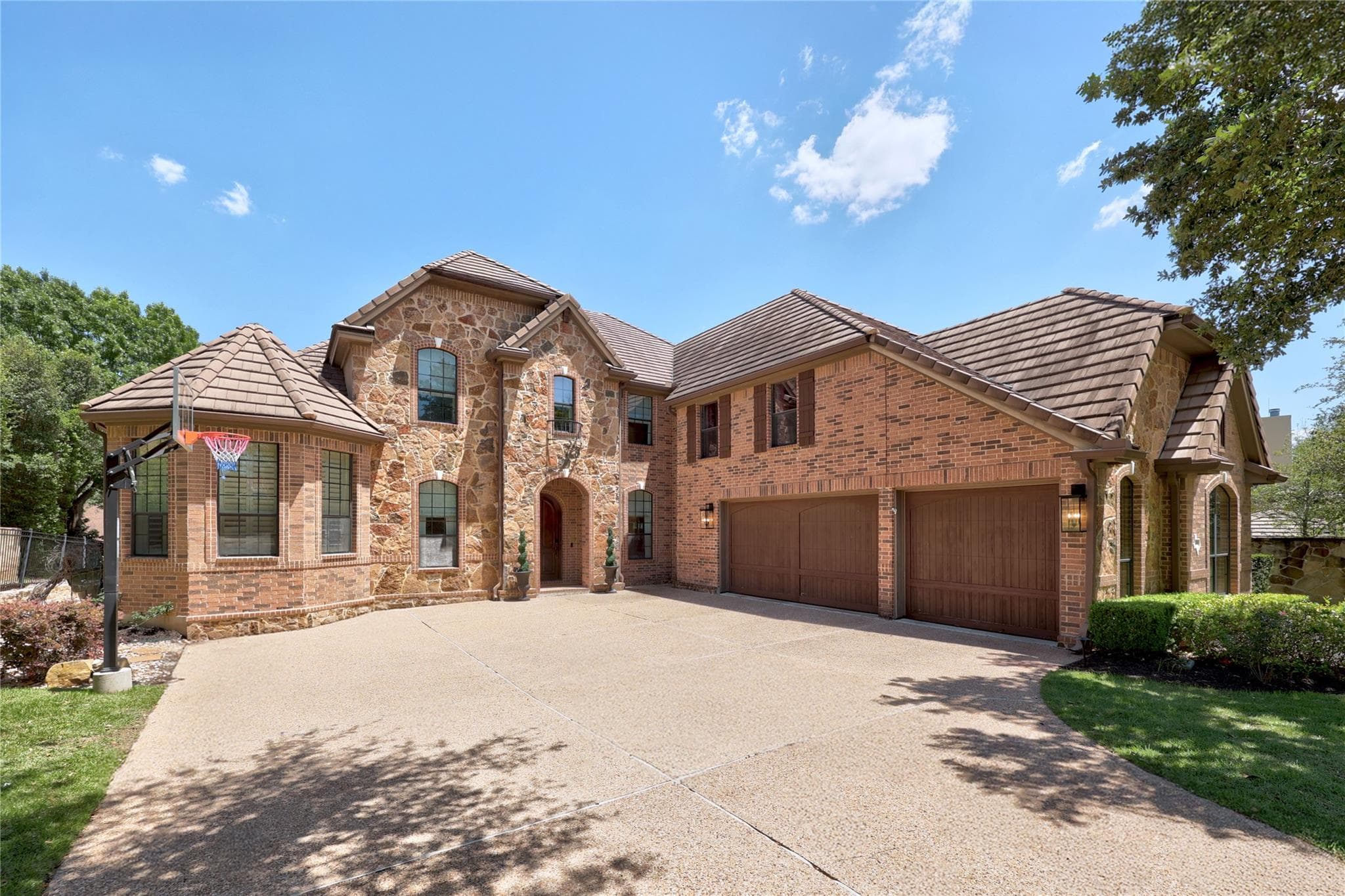 1909 Lakecliff Hills Ln