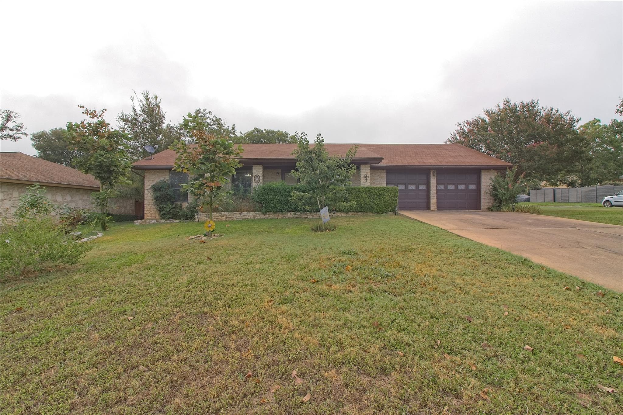400 DEEPWOOD Dr