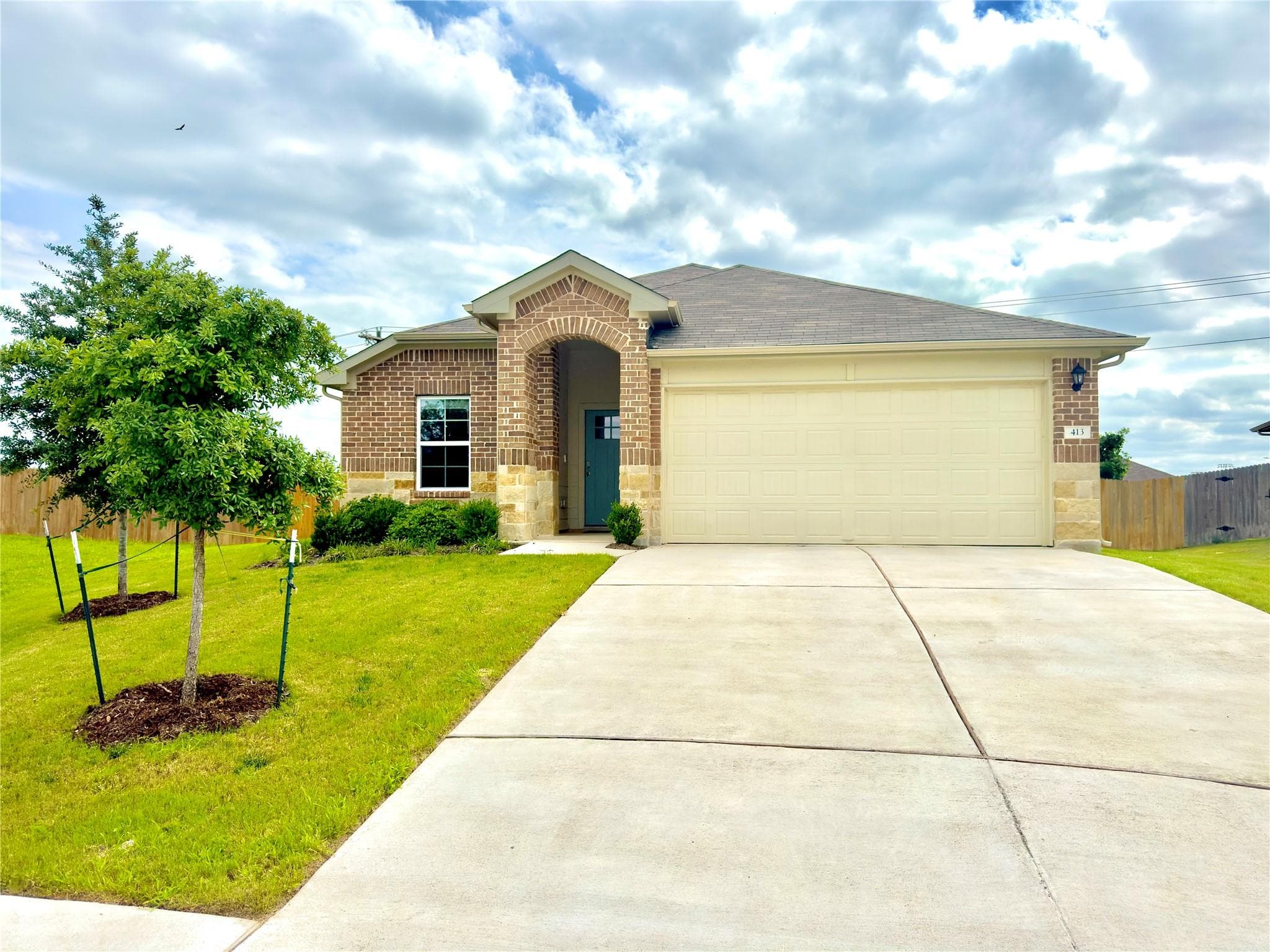 413 ABBEY Ln