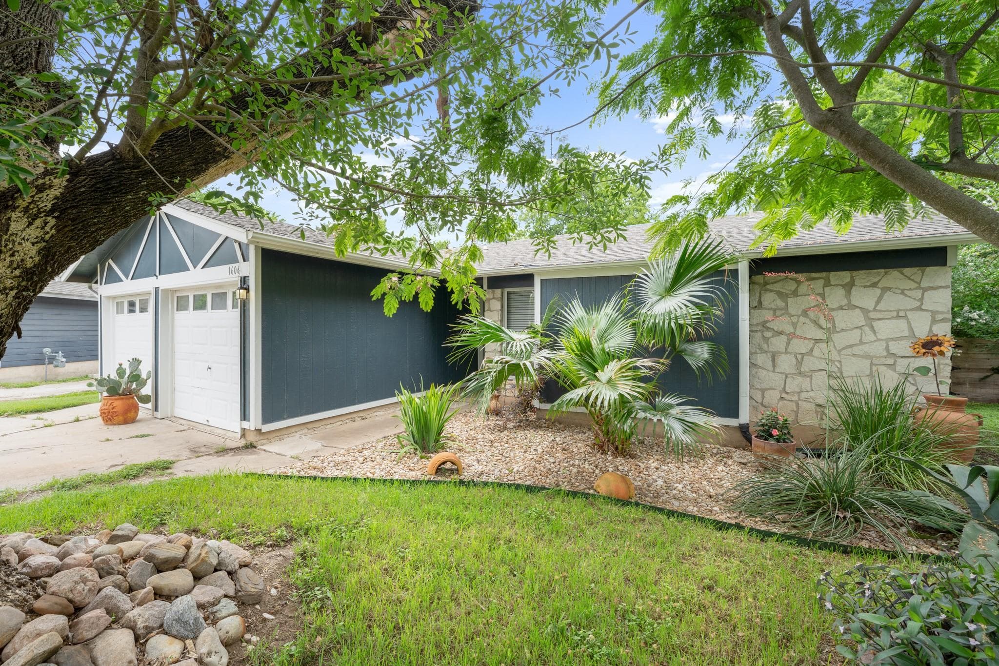 1604 Sahara Ave