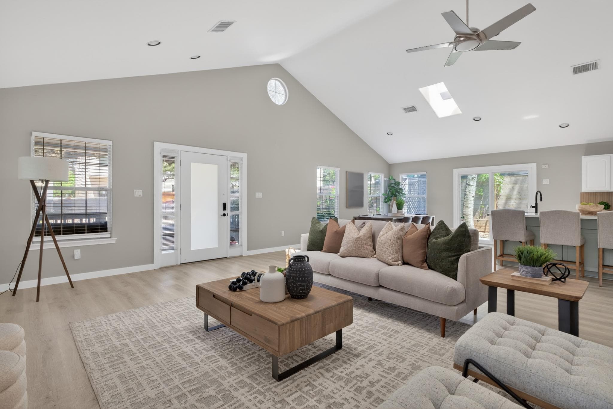 411 W Live Oak St
