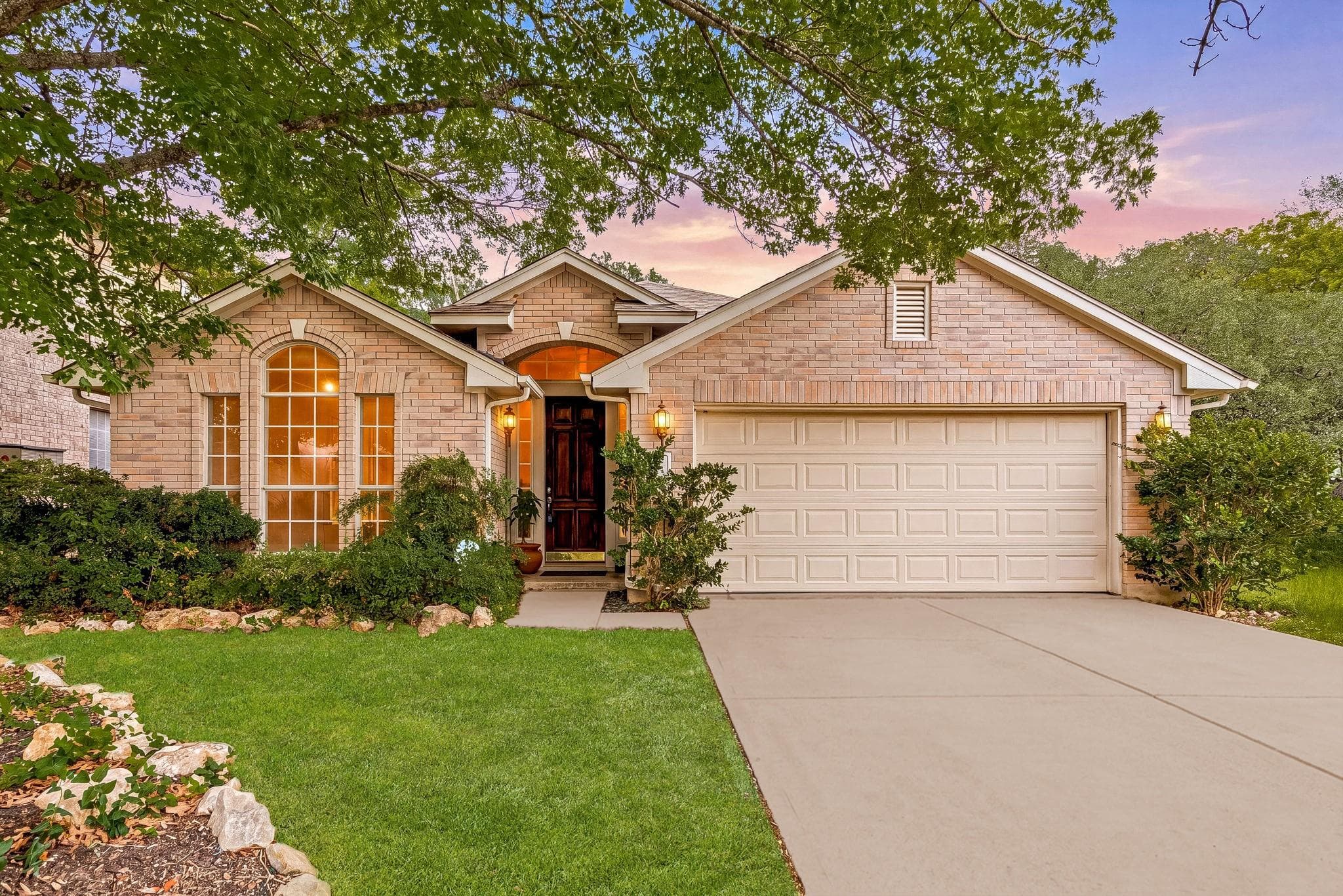 2704 Winding Brook Dr
