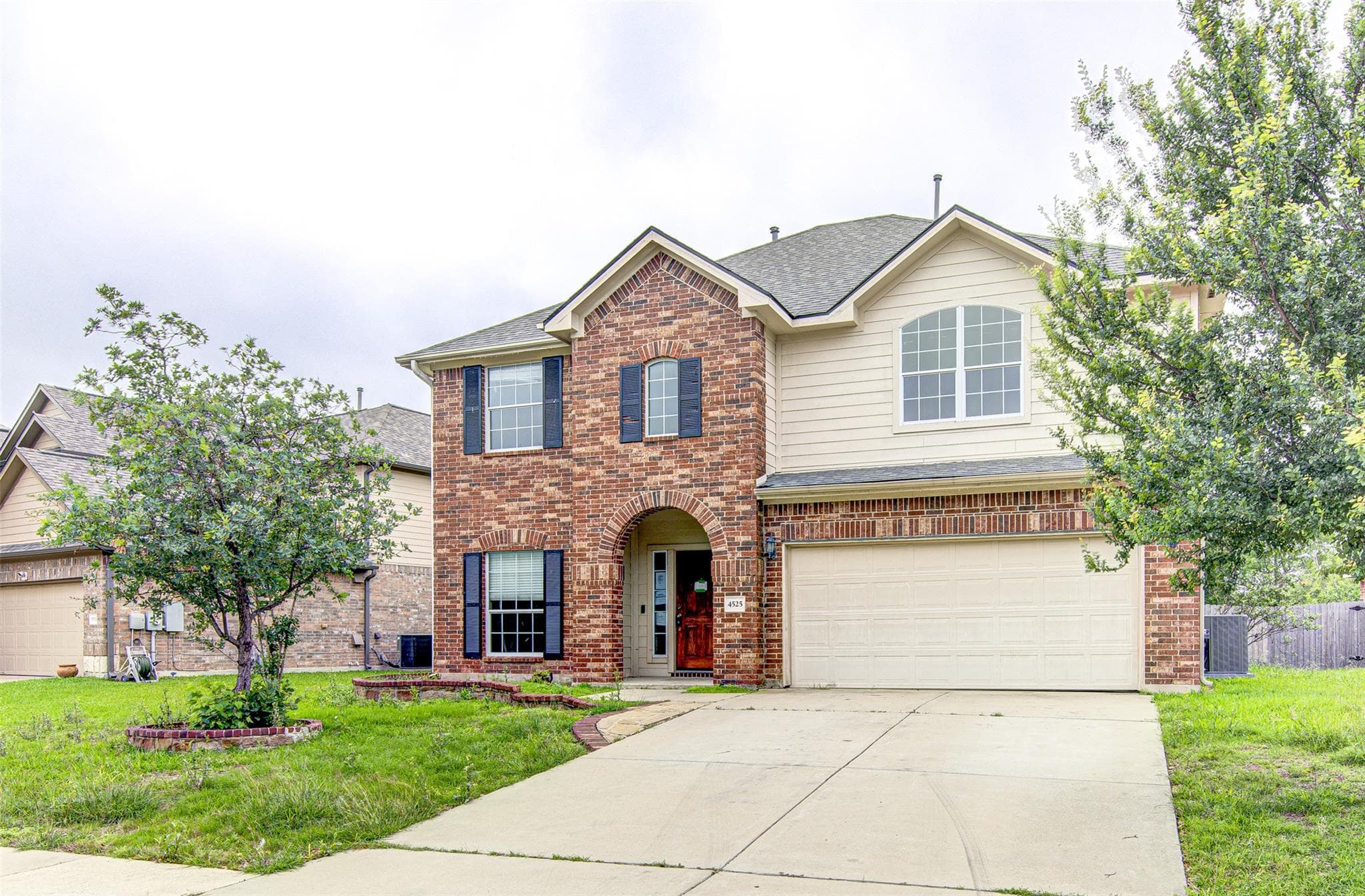 4525 Dennis Ln
