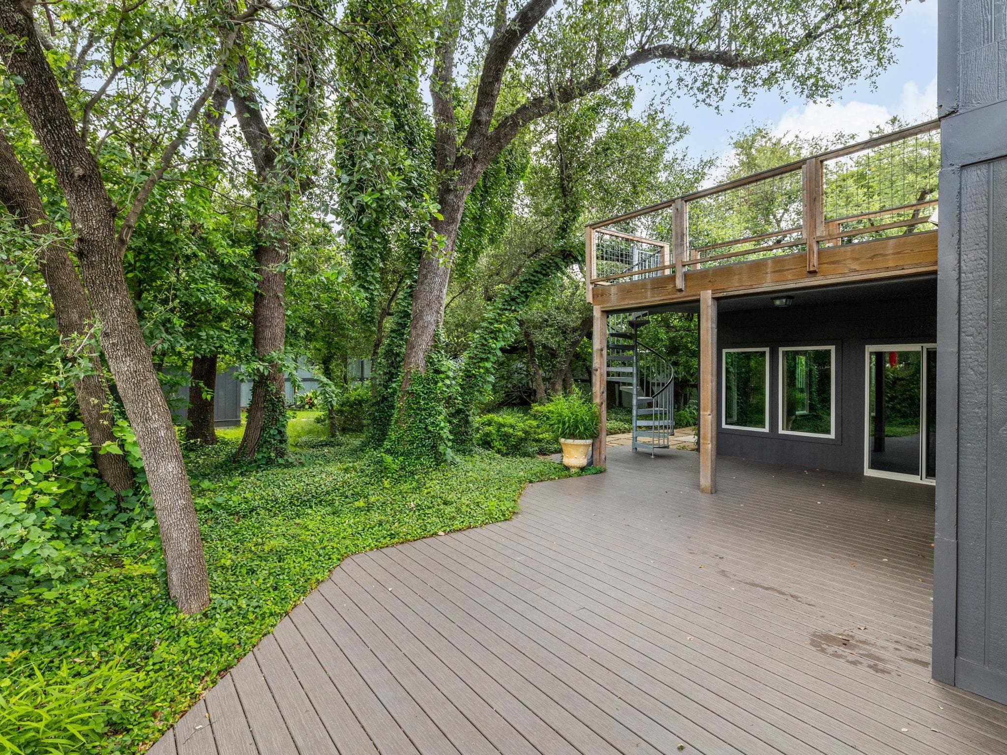 309 N Kings Canyon Dr