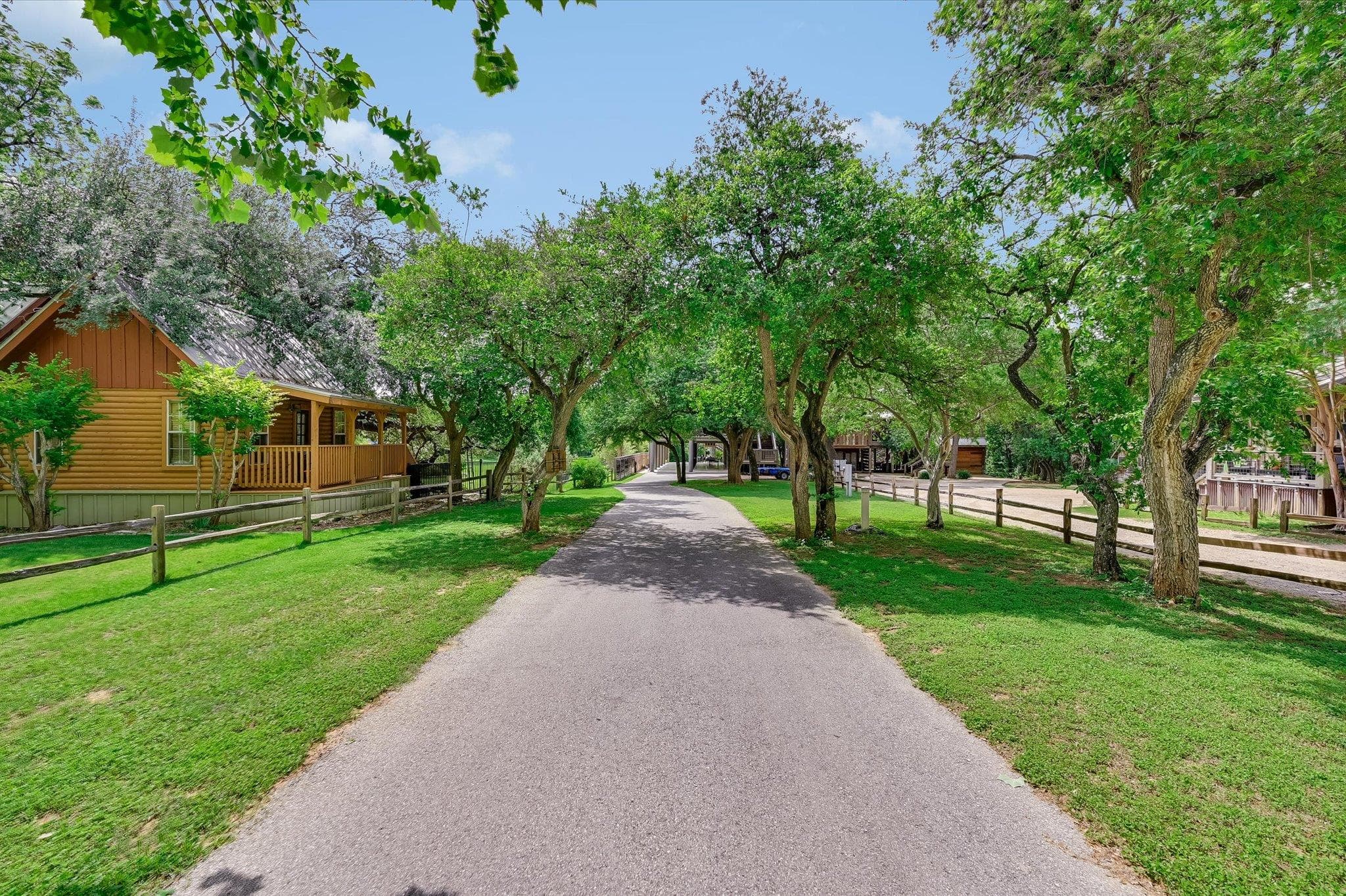 1220 Sleepy Hollow Ln Ln
