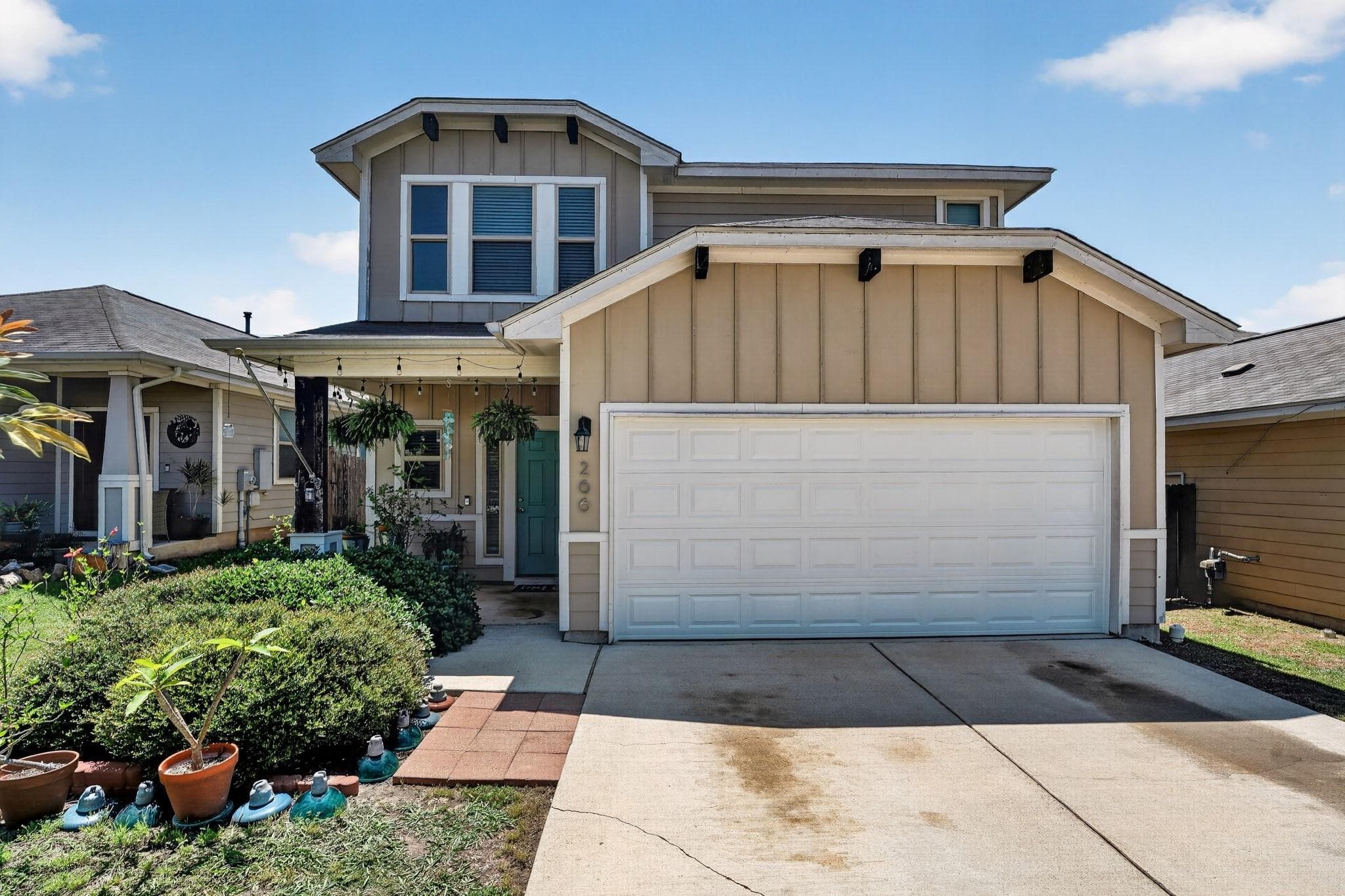 266 Twisted Oaks Ln