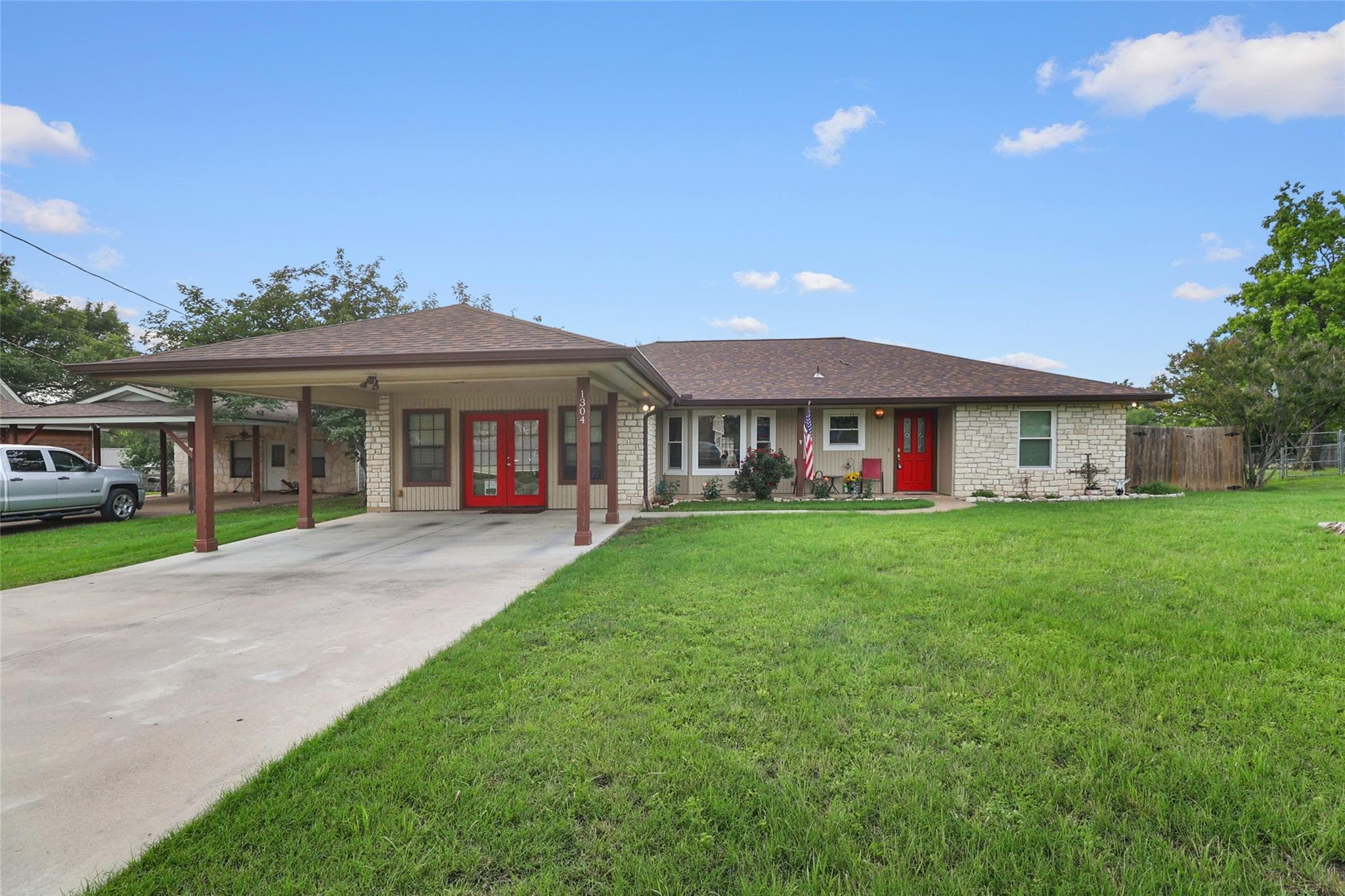 1304 Sunset Dr