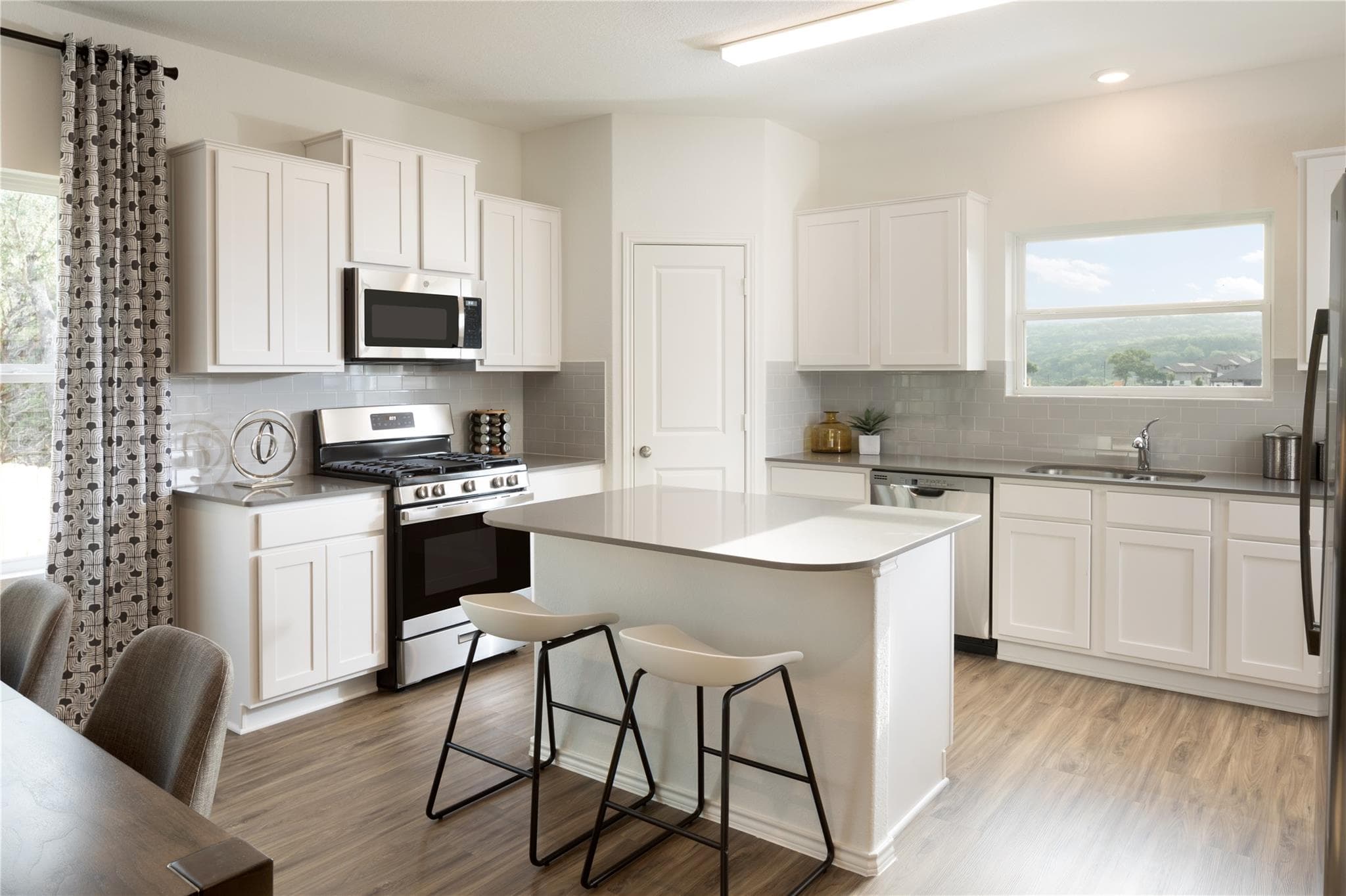 1307 Hermosa Gdns
