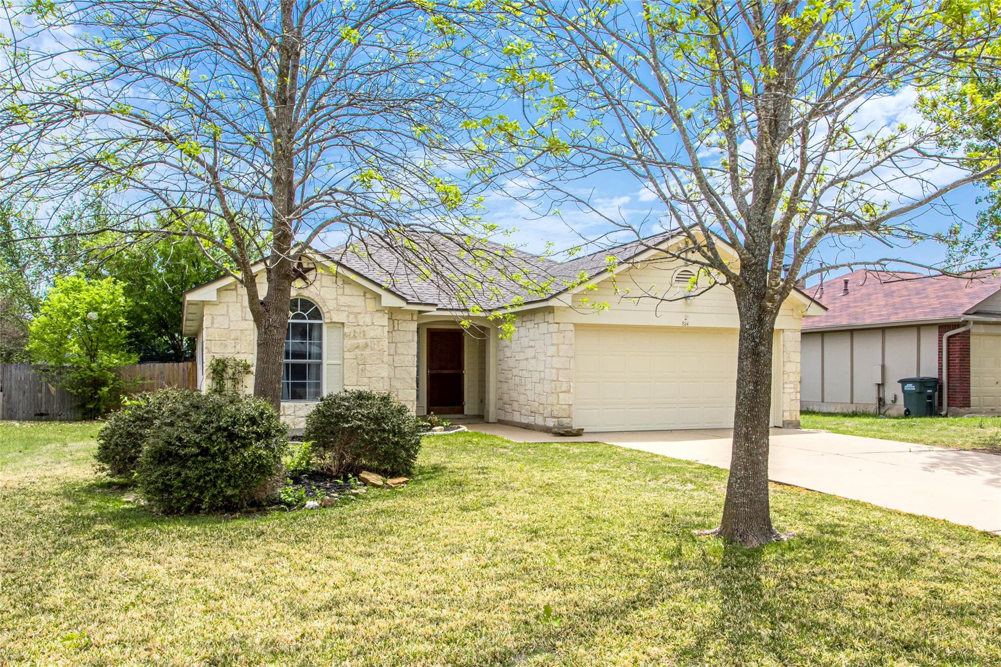814 Lantana Ln