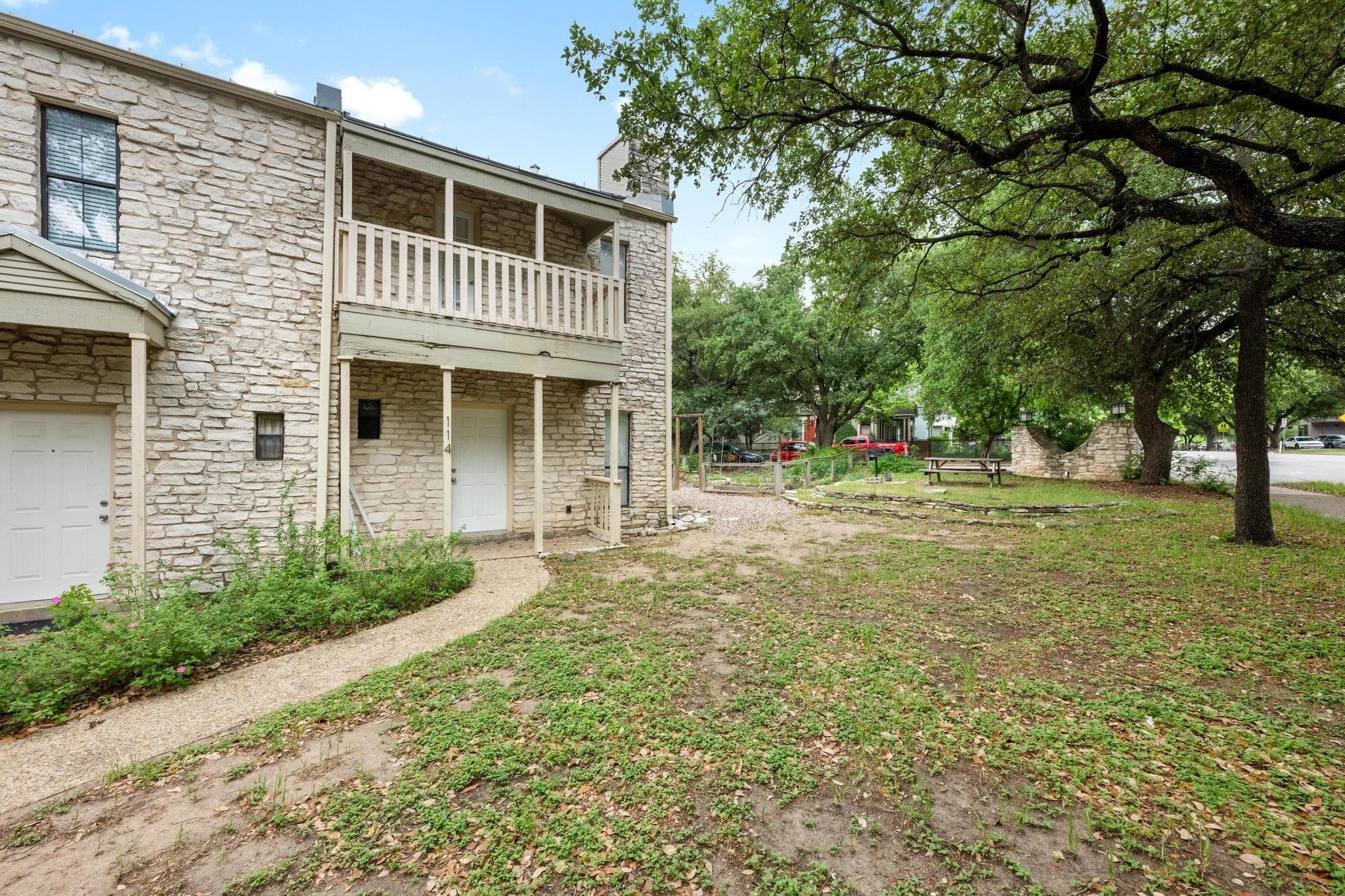4401 Speedway St #114