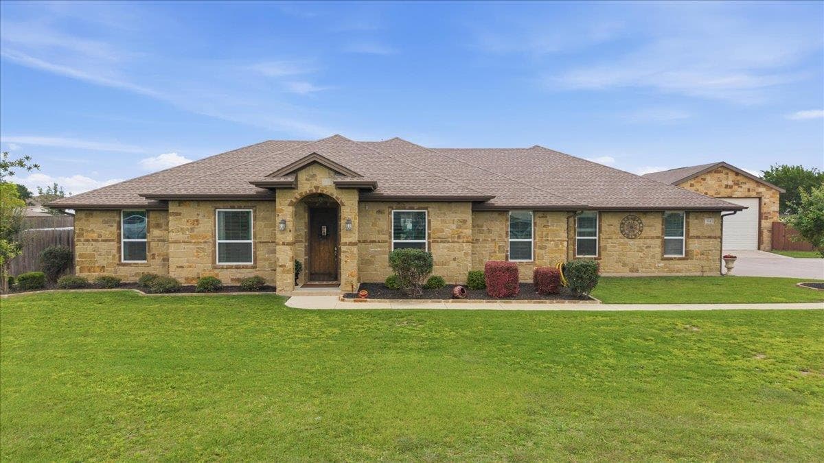 104 W Vienna Dr