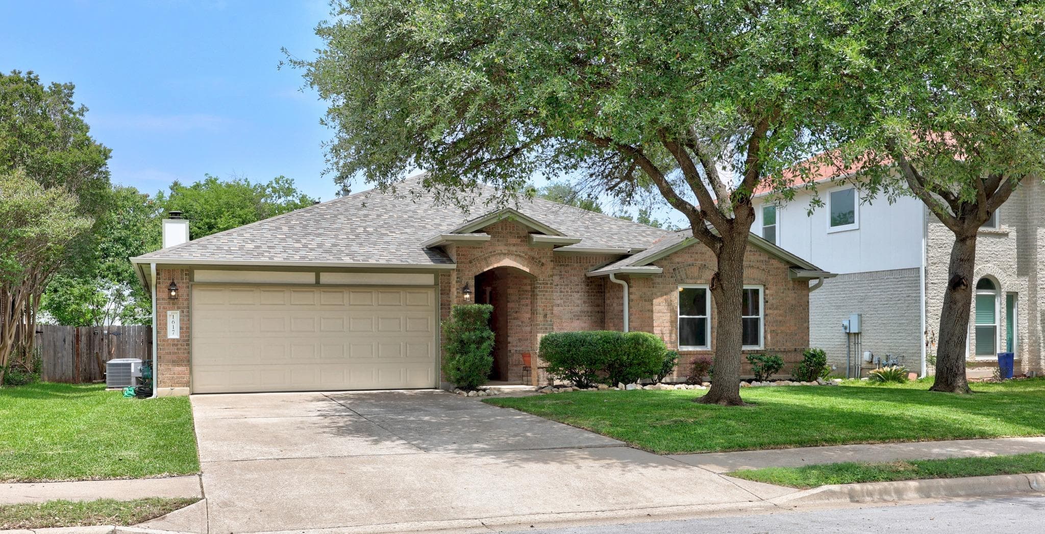 1617 Abbey Ln
