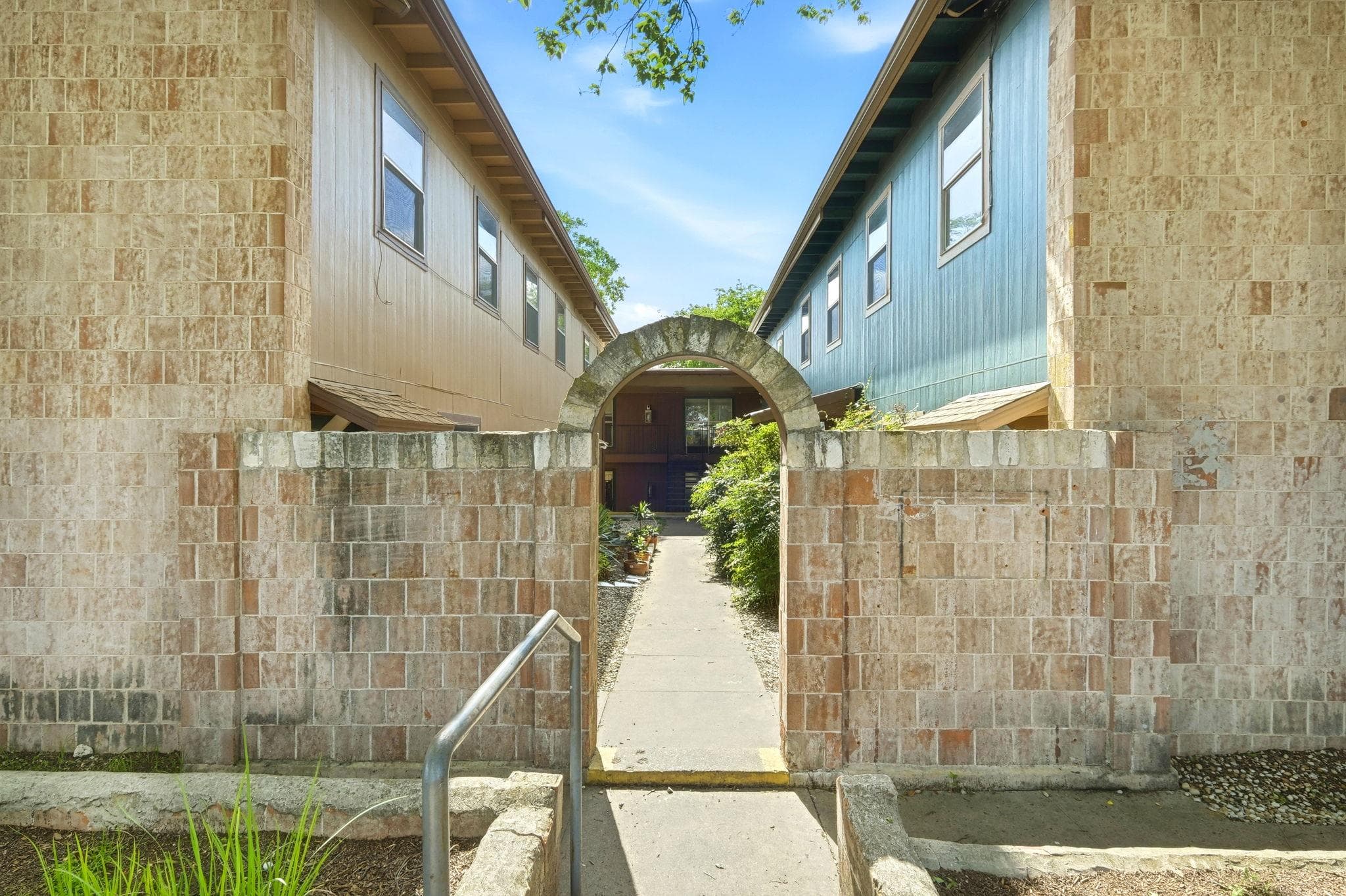 2319 Greenfield Pkwy #210