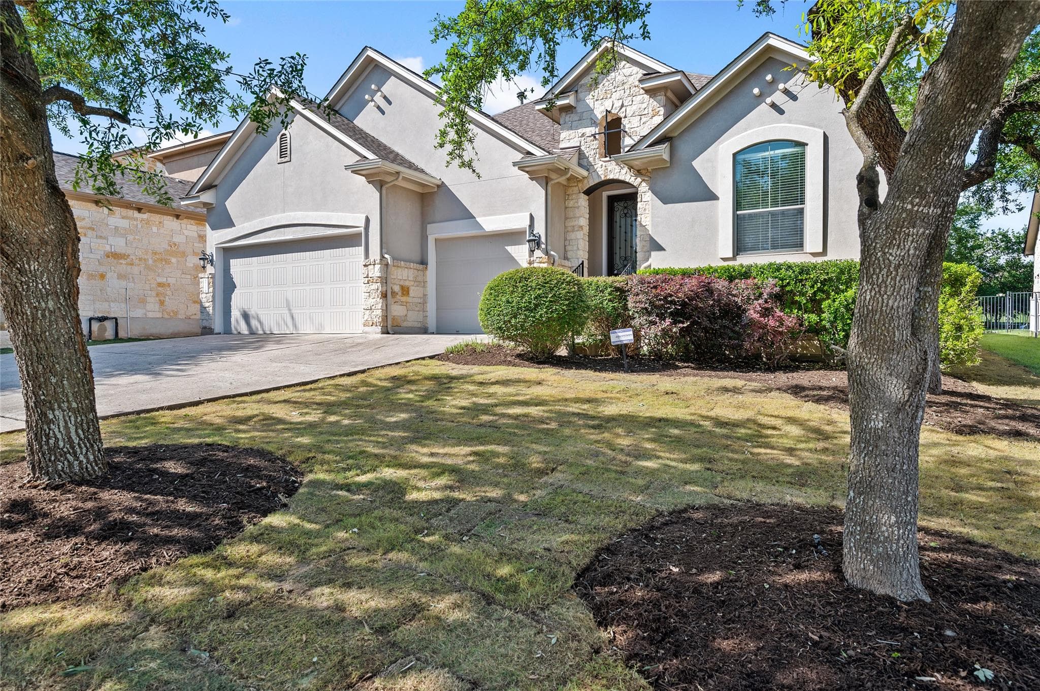 4512 Pyrenees Pass