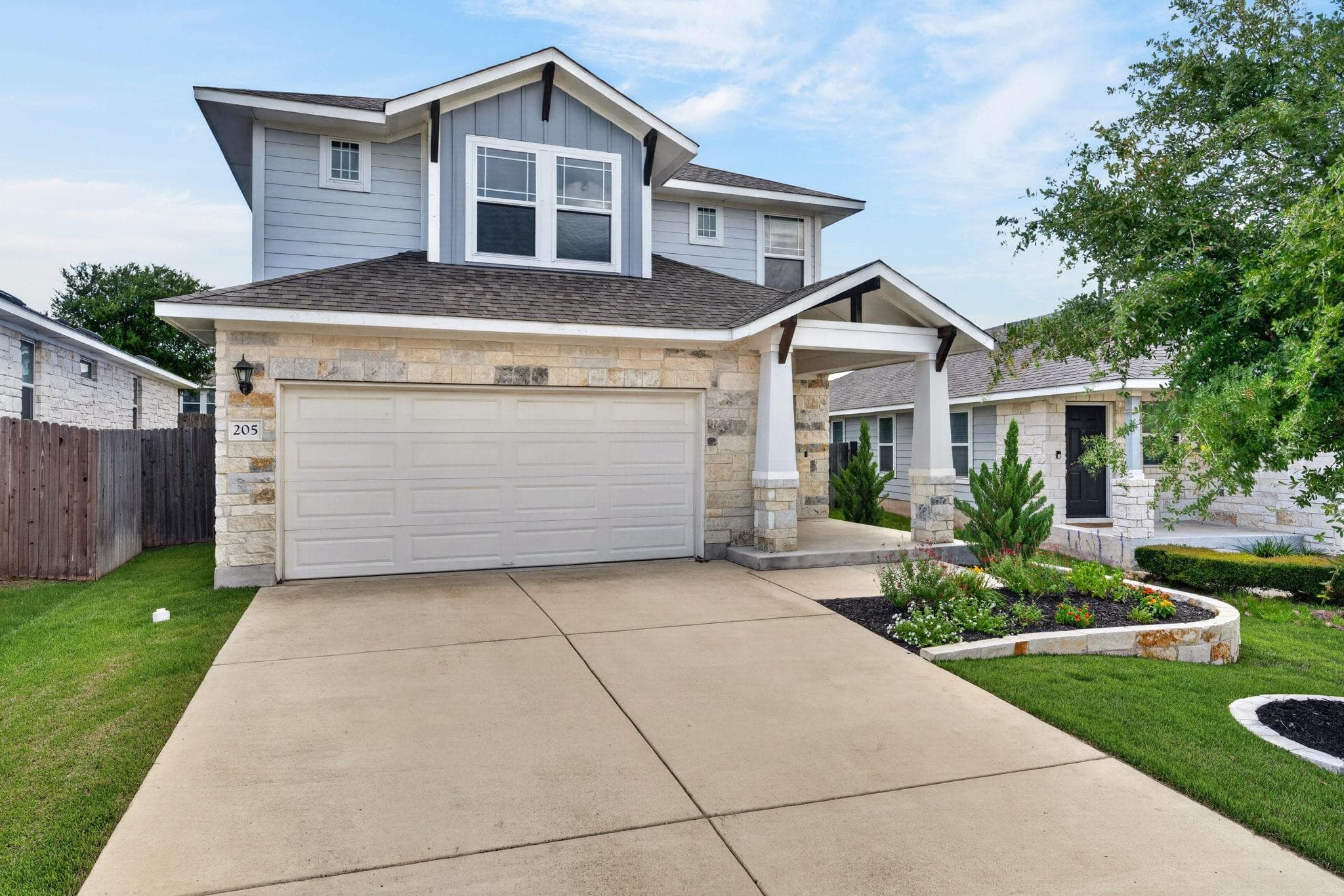 205 Oakstone Dr