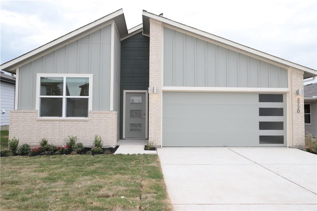 3720 Niddry Dr