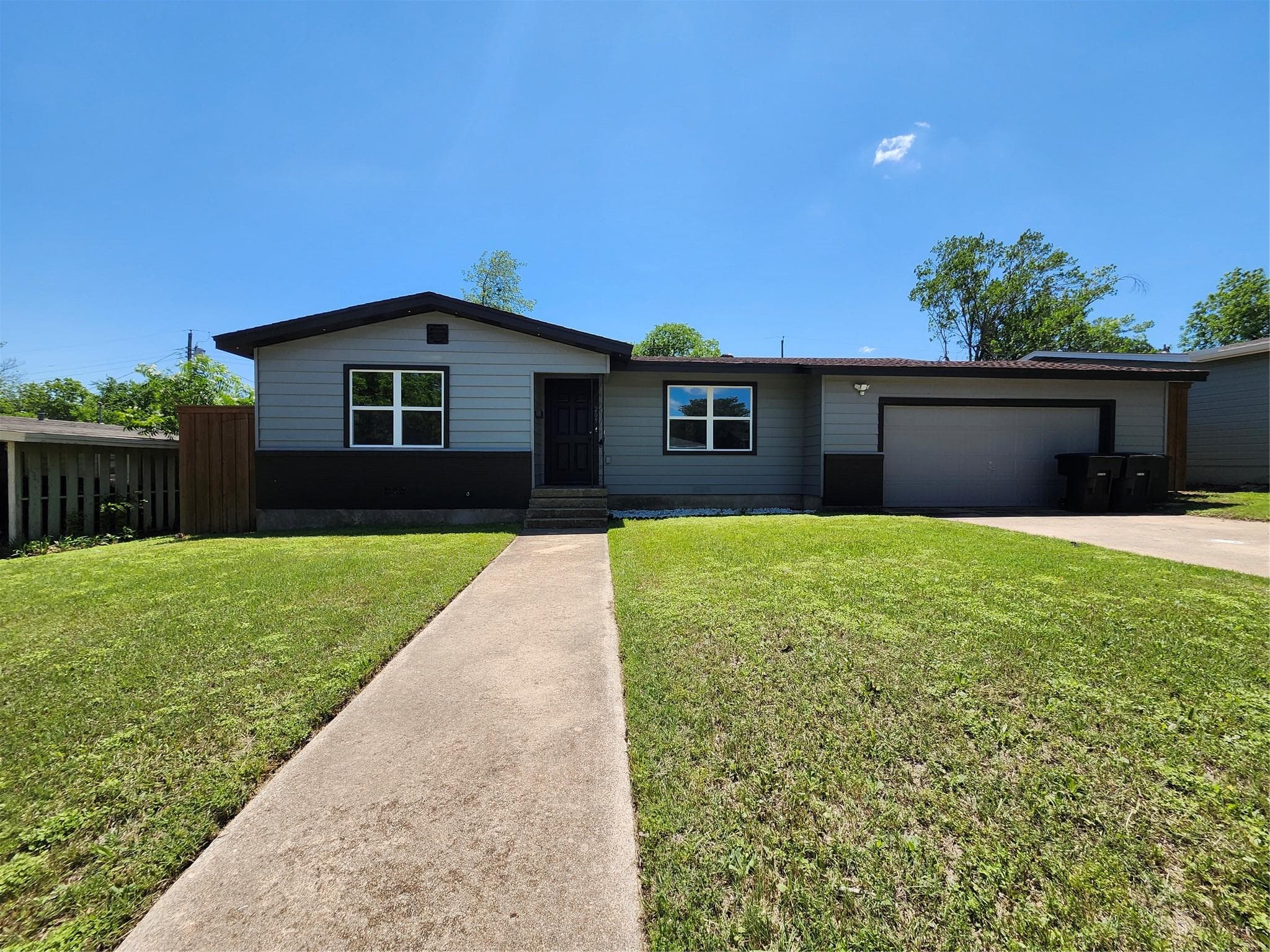 209 W Victory Ave