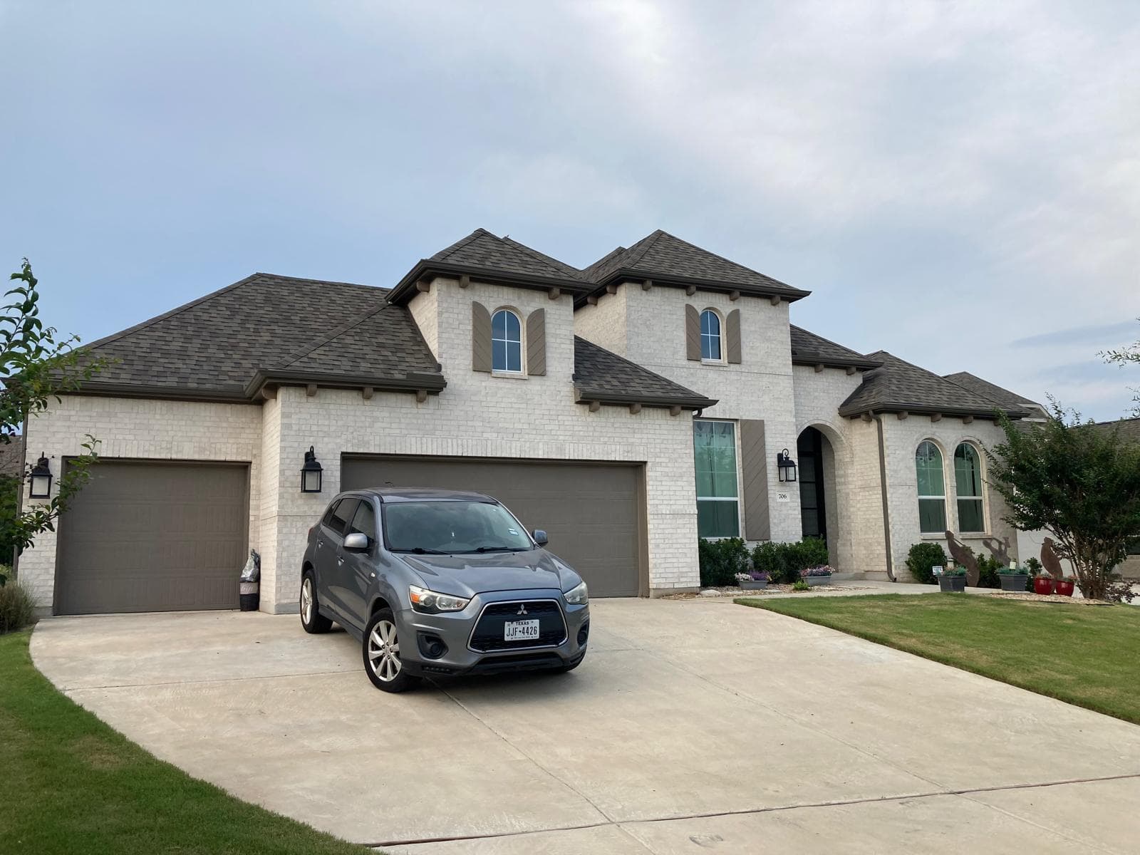 706 Pear Tree Ln