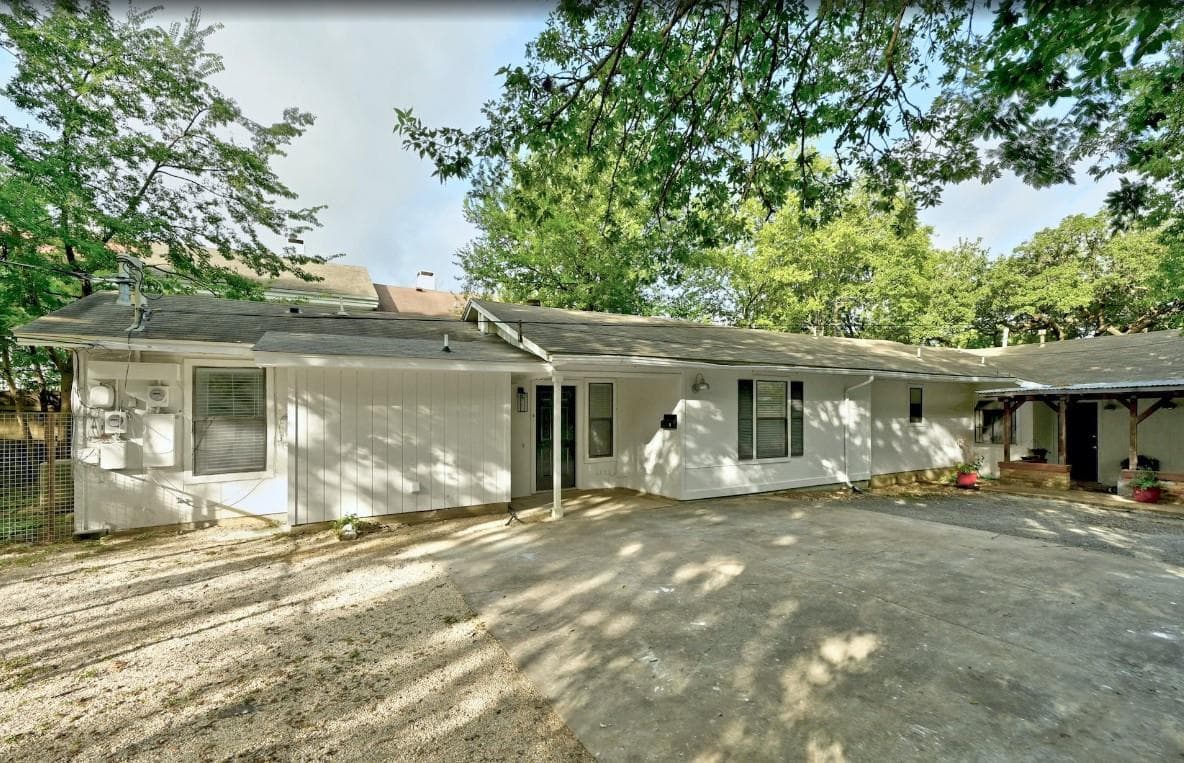 2407 Winsted Ln #B