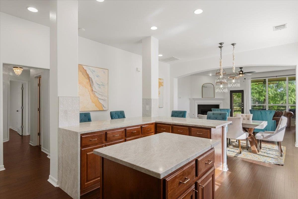 808 Bent Wood Pl