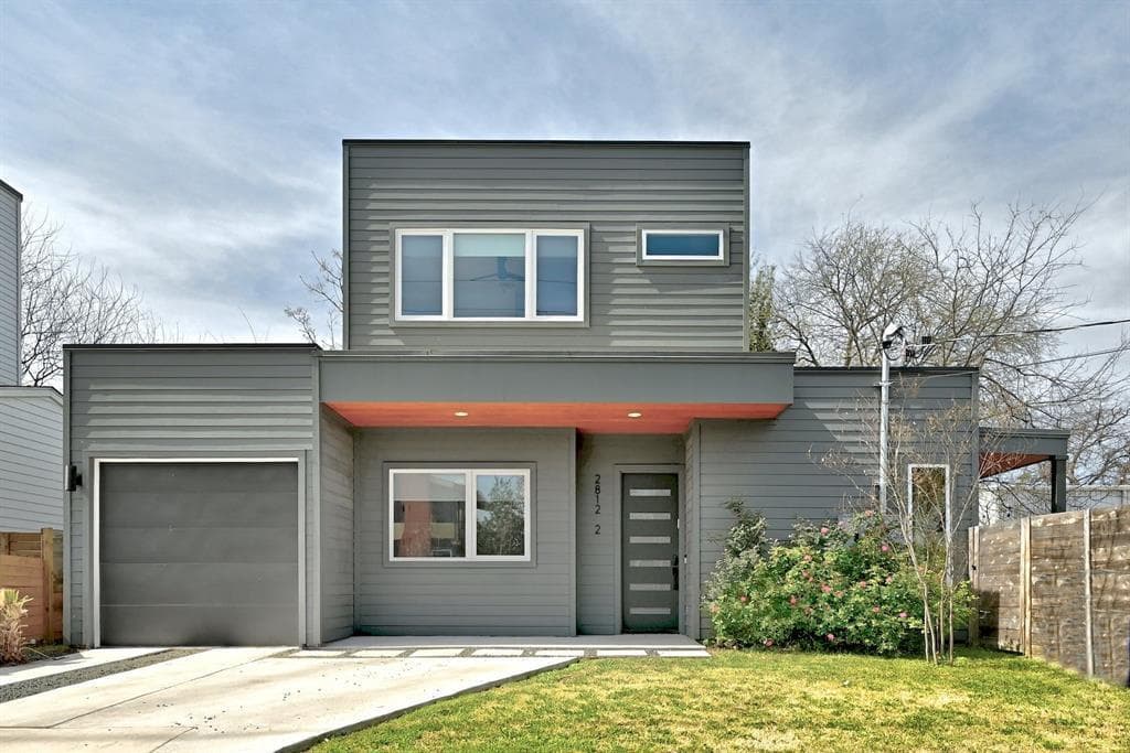 2812 E 4th St #2
