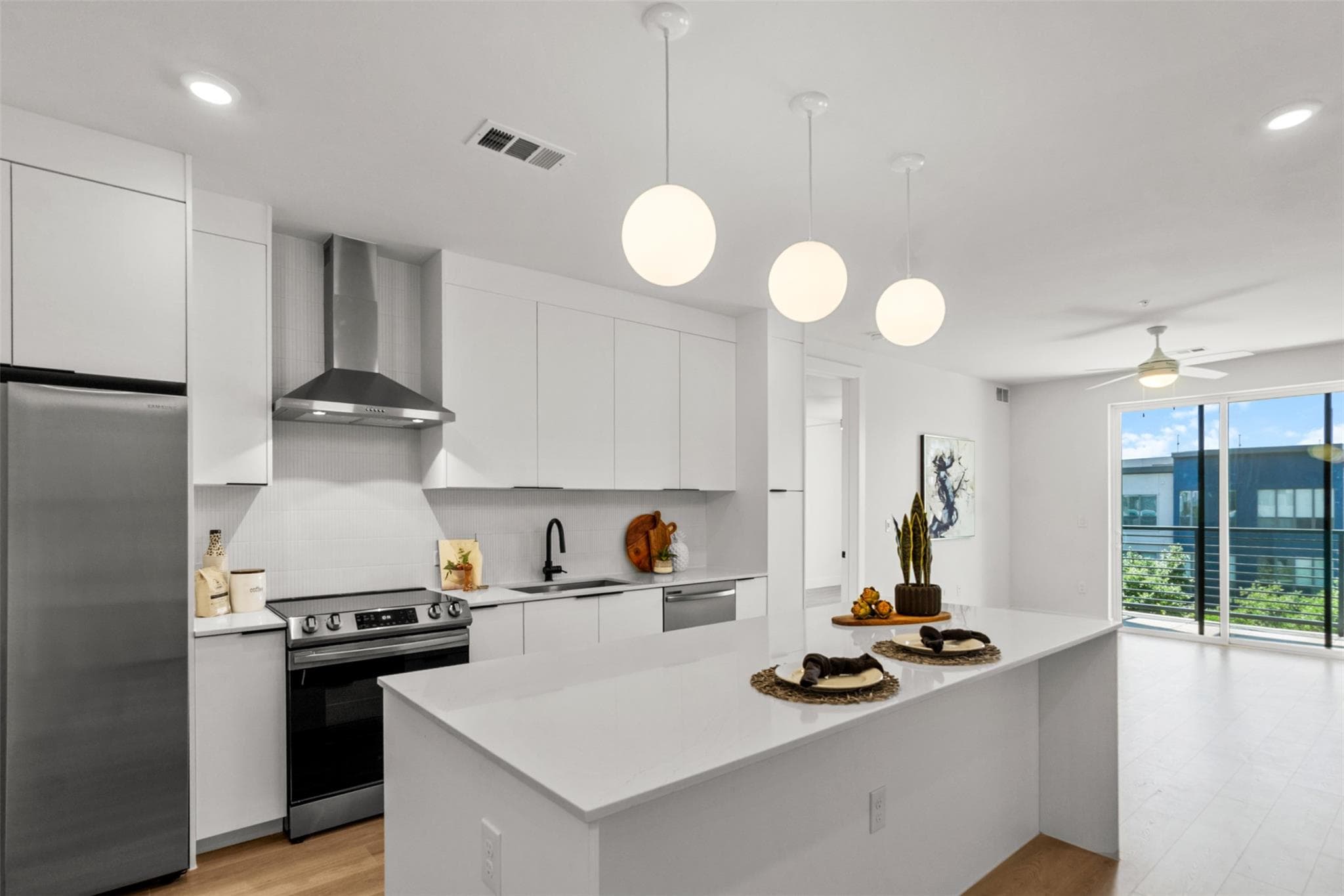 1701 Simond Ave #418