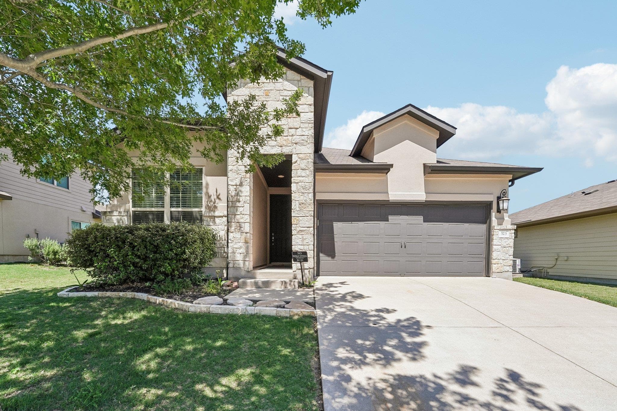 323 Quarry Ln
