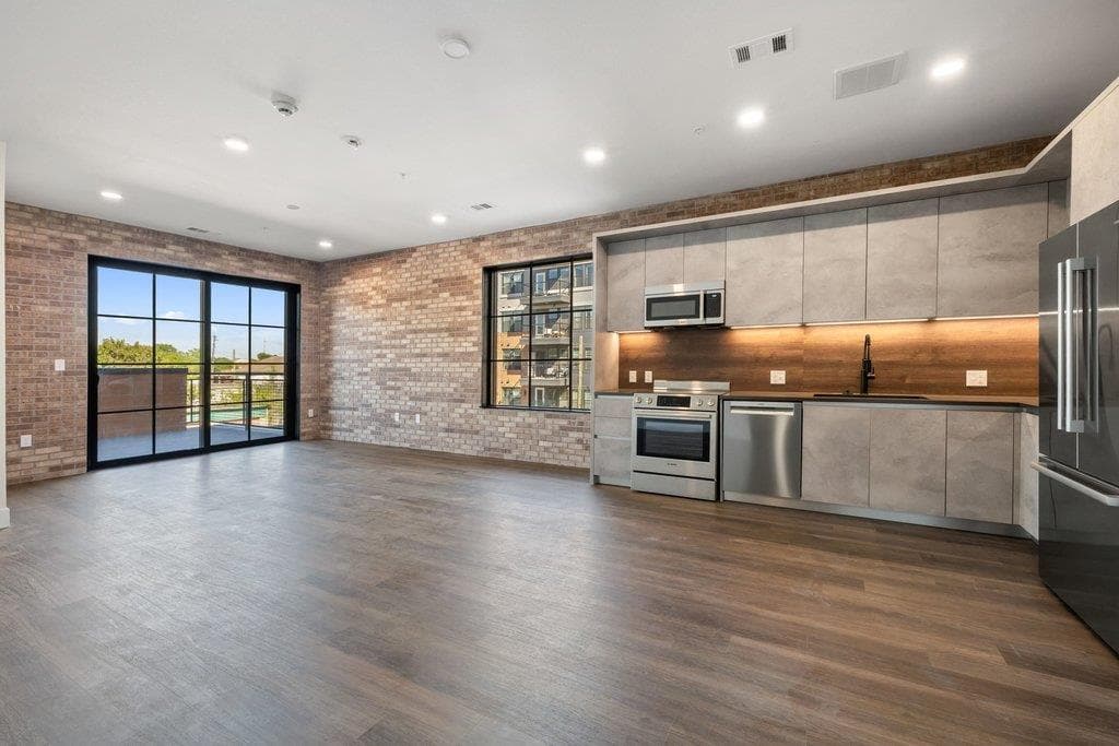 4315 S Congress Ave #235