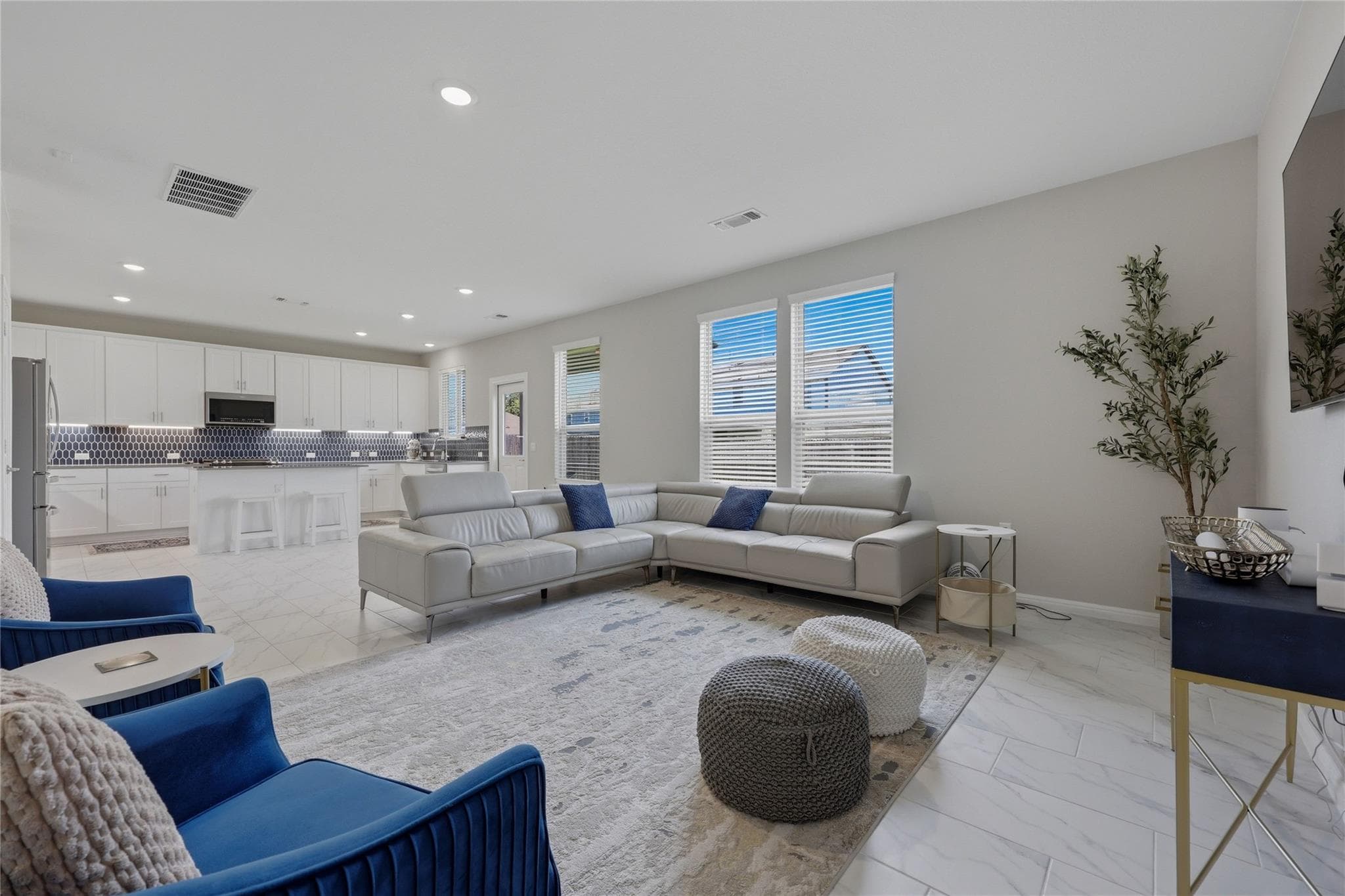 5406 Mars Ln