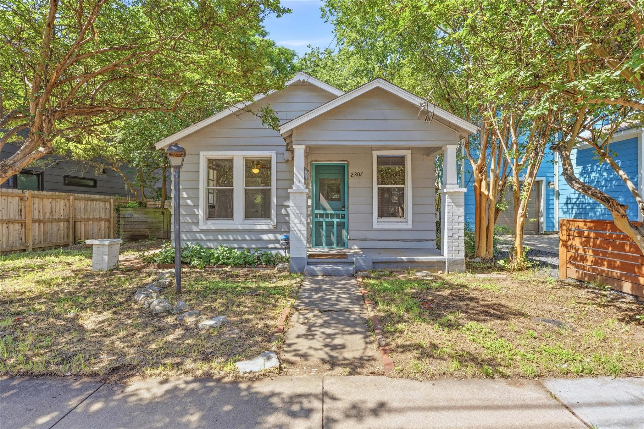 2207 Santa Rita St