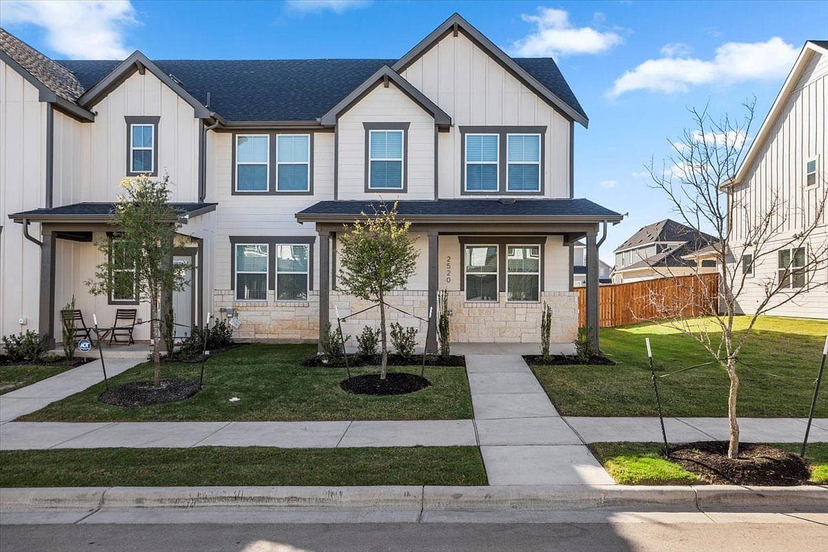 2517 Violet Theo Ln