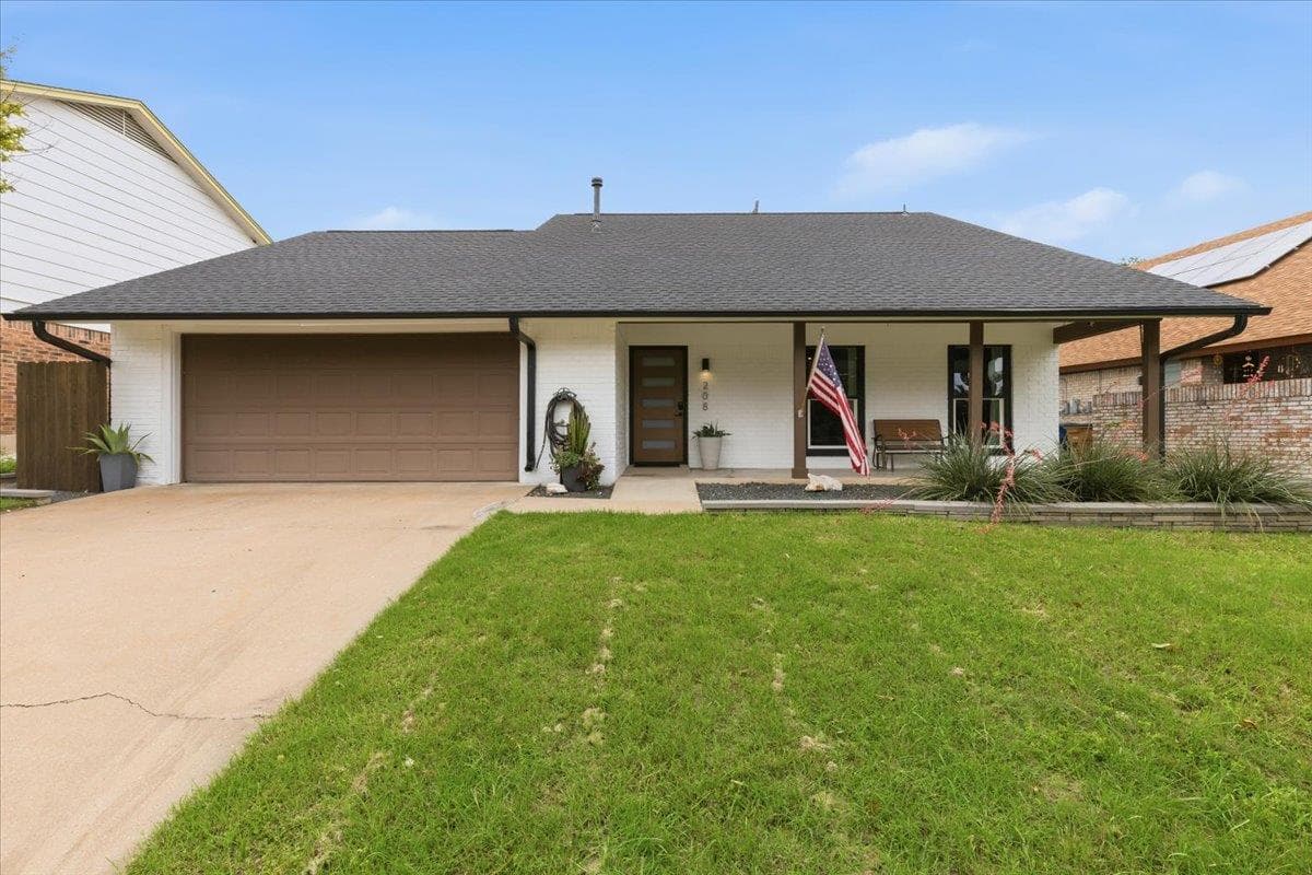 208 Skyloop Dr