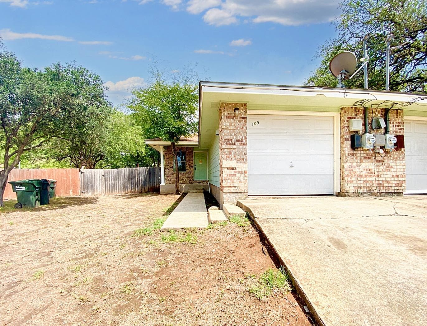 106 Hughson Ct