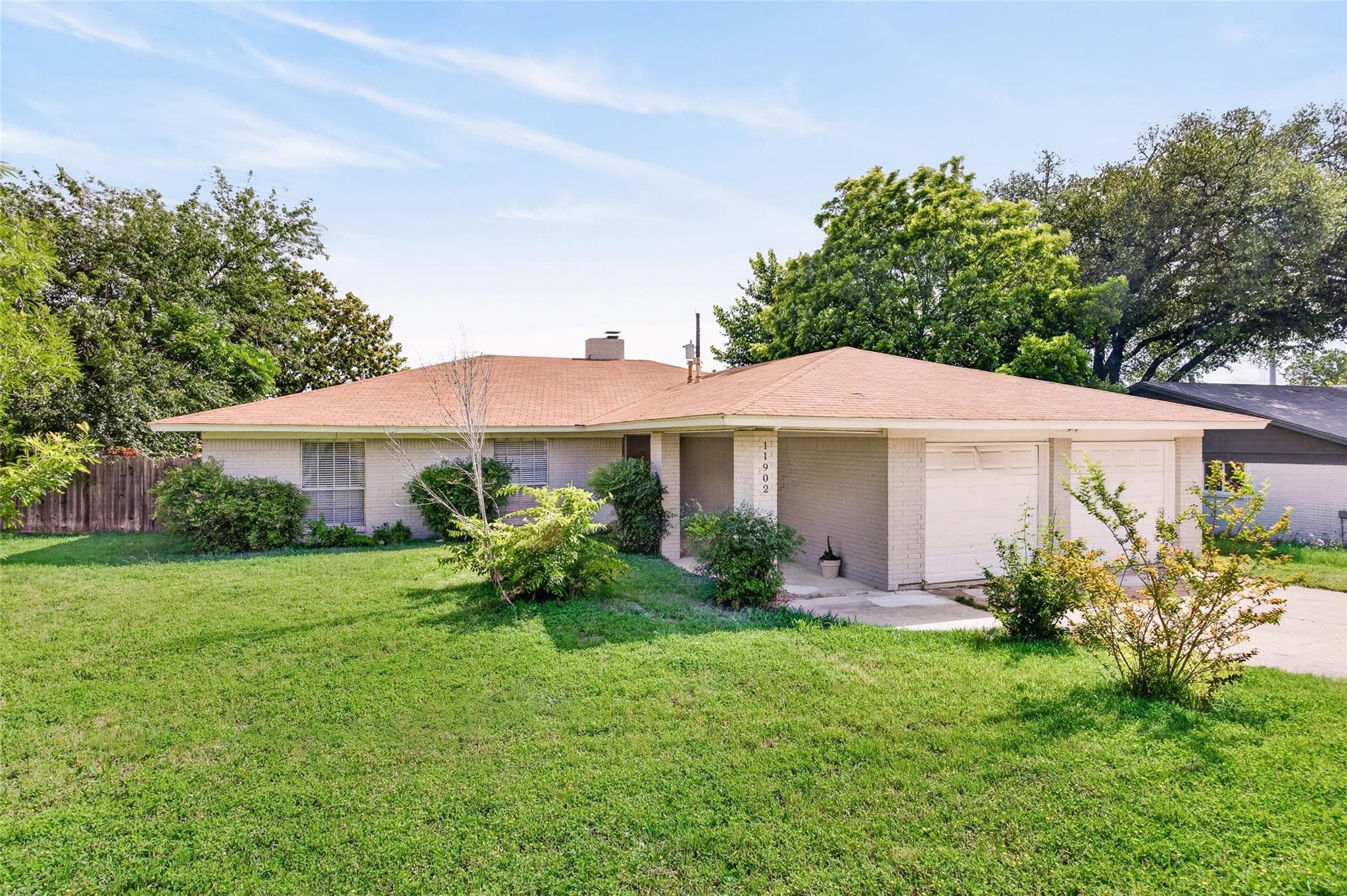 11902 Oakbrook Dr