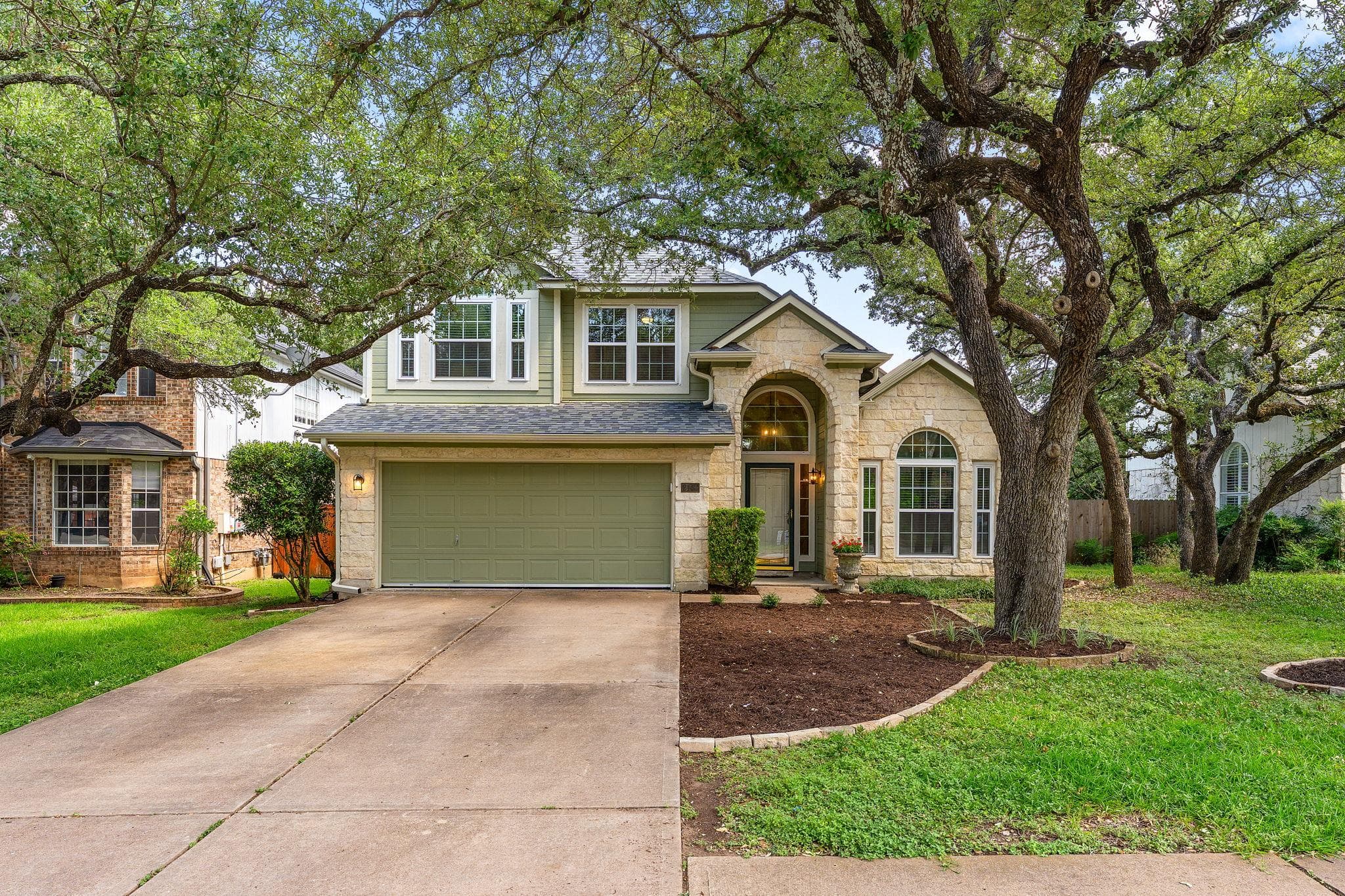2104 Lobelia Dr