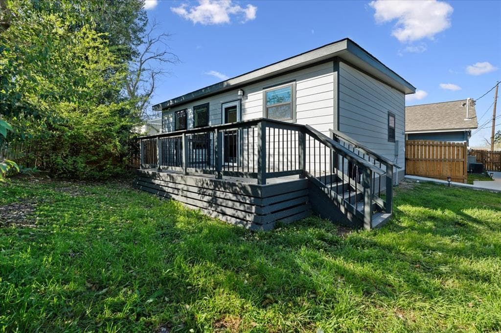 1411 Fairfield Dr #2
