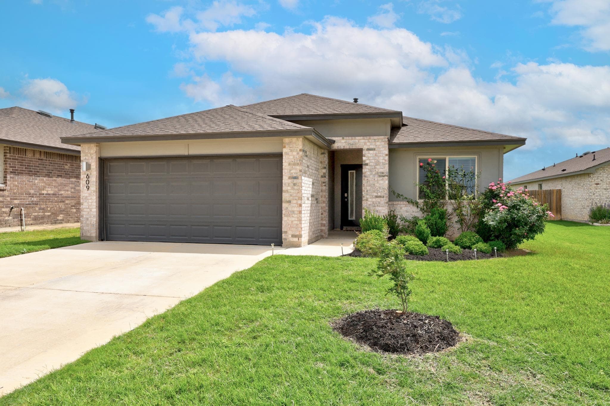 609 Veneta Ln