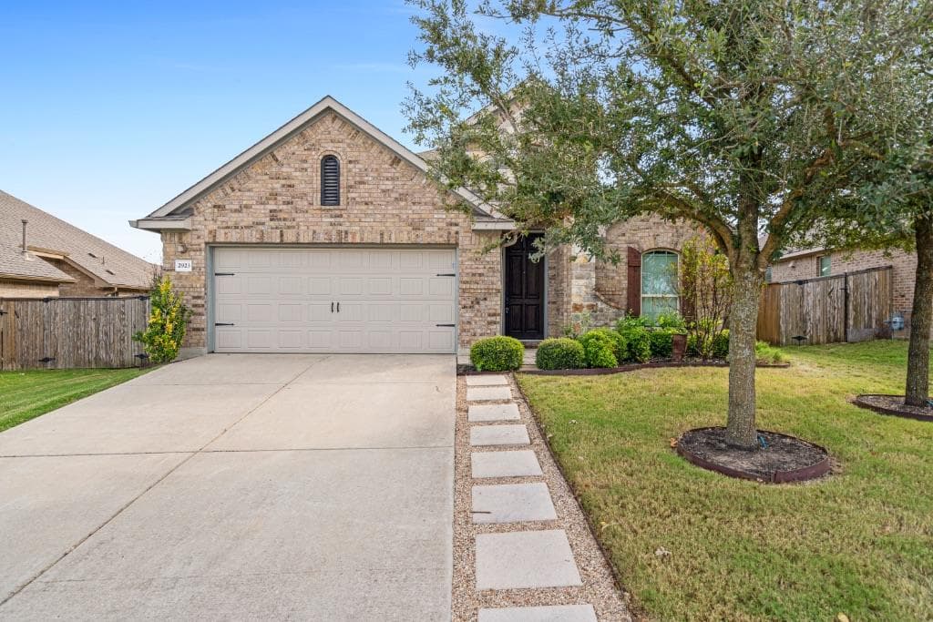 2923 Bluffstone Dr