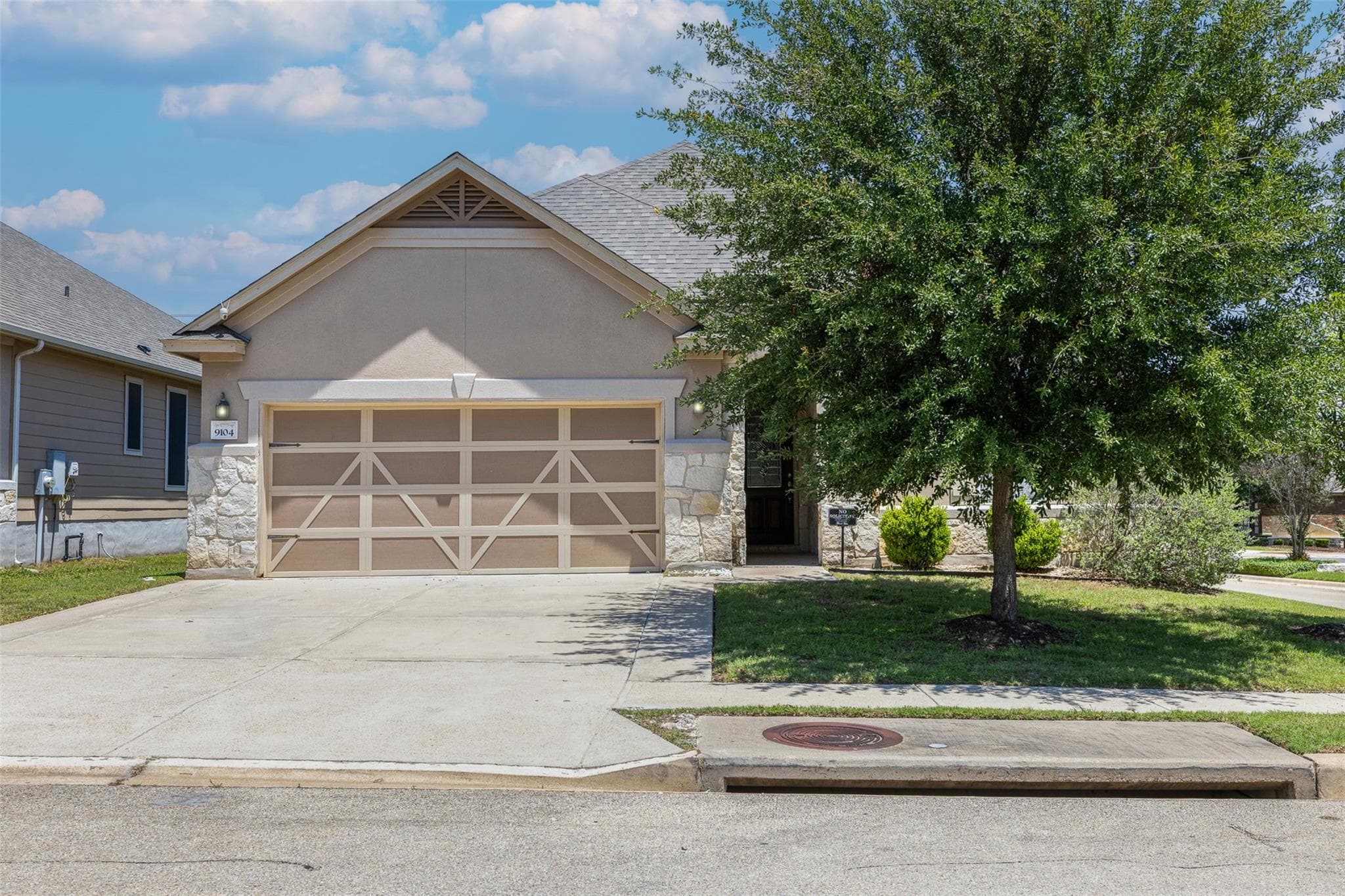 9104 Lonesome Oak Dr